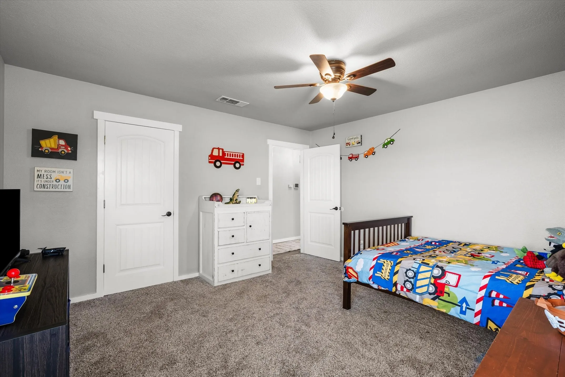Single Family Residence For Sale in Van Zandt County , 1216 Vz County Road 1211, Canton, Texas 75103, 3 Bedroom, 2 Bathroom, 9 Garage spaces, 2,285 Sqft, built in 1965, mls#21252546, Real Estate Agent in Canton, Homes For Sale in Van Zandt county, Homes For Sale in Canton, Realtor in Canton Texas, Real Estate Brokerage Independent Realty Texas, Luminita Cordes Realtor