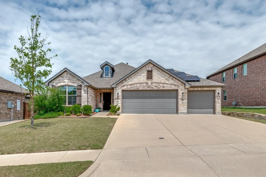 Single Family Residence For Sale in Rockwall County , 206 Highedge Drive, Fate, Texas 75087, 3 Bedroom, 2 Bathroom, 3 Garage spaces, 1,727 Sqft, built in 2021, Price $334,900, mls#21265488, Real Estate Agent in Fate, Homes For Sale in Rockwall county, Homes For Sale in Fate, Realtor in Fate Texas, Real Estate Brokerage Independent Realty Texas, Luminita Cordes Realtor
