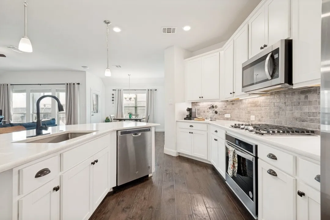 Single Family Residence For Sale in Rockwall County , 206 Highedge Drive, Fate, Texas 75087, 3 Bedroom, 2 Bathroom, 3 Garage spaces, 1,727 Sqft, built in 2021, Price $334,900, mls#21265488, Real Estate Agent in Fate, Homes For Sale in Rockwall county, Homes For Sale in Fate, Realtor in Fate Texas, Real Estate Brokerage Independent Realty Texas, Luminita Cordes Realtor