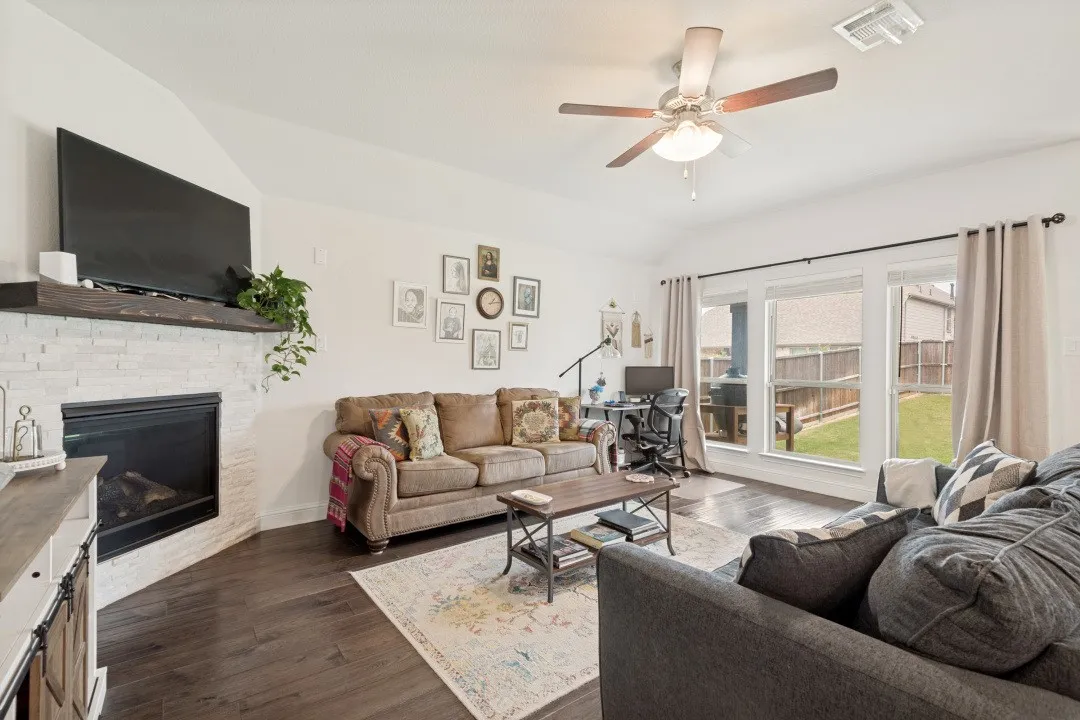 Single Family Residence For Sale in Rockwall County , 206 Highedge Drive, Fate, Texas 75087, 3 Bedroom, 2 Bathroom, 3 Garage spaces, 1,727 Sqft, built in 2021, Price $334,900, mls#21265488, Real Estate Agent in Fate, Homes For Sale in Rockwall county, Homes For Sale in Fate, Realtor in Fate Texas, Real Estate Brokerage Independent Realty Texas, Luminita Cordes Realtor