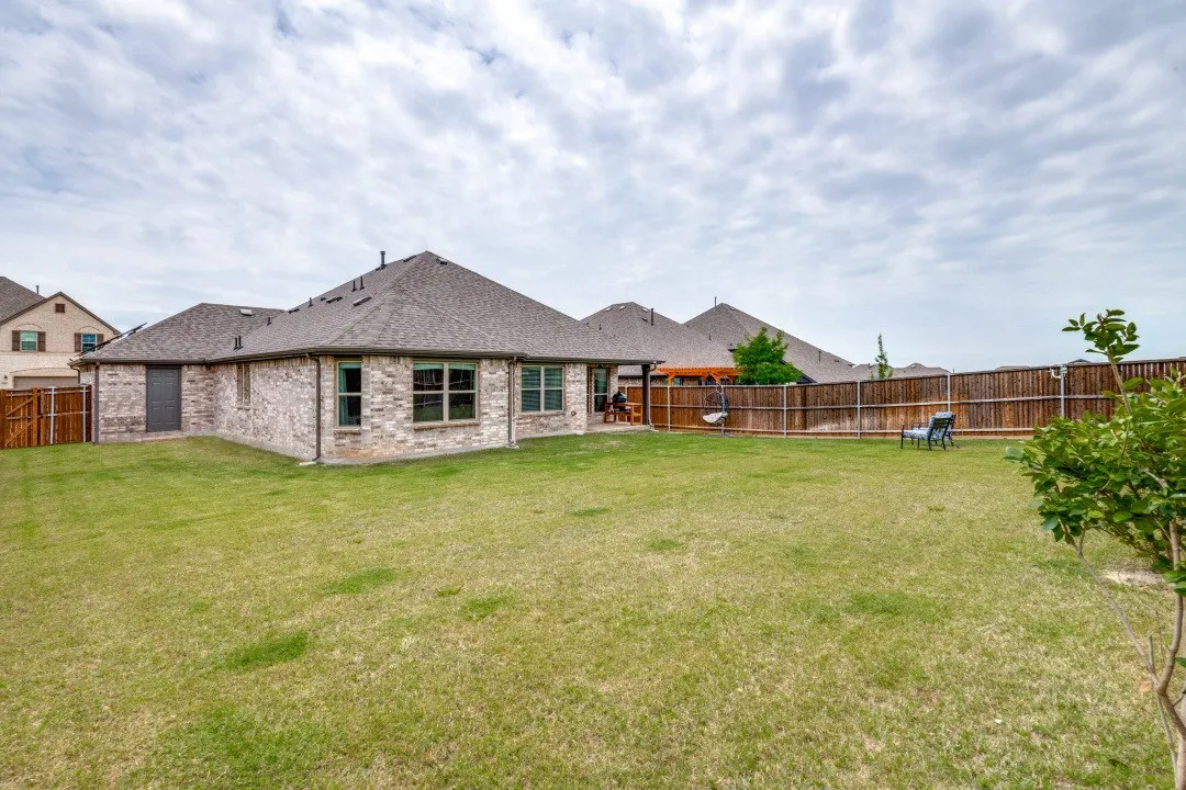 Single Family Residence For Sale in Rockwall County , 206 Highedge Drive, Fate, Texas 75087, 3 Bedroom, 2 Bathroom, 3 Garage spaces, 1,727 Sqft, built in 2021, Price $334,900, mls#21265488, Real Estate Agent in Fate, Homes For Sale in Rockwall county, Homes For Sale in Fate, Realtor in Fate Texas, Real Estate Brokerage Independent Realty Texas, Luminita Cordes Realtor