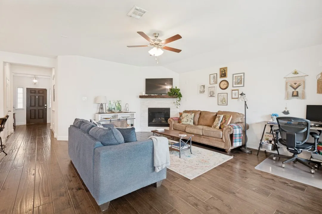 Single Family Residence For Sale in Rockwall County , 206 Highedge Drive, Fate, Texas 75087, 3 Bedroom, 2 Bathroom, 3 Garage spaces, 1,727 Sqft, built in 2021, Price $334,900, mls#21265488, Real Estate Agent in Fate, Homes For Sale in Rockwall county, Homes For Sale in Fate, Realtor in Fate Texas, Real Estate Brokerage Independent Realty Texas, Luminita Cordes Realtor