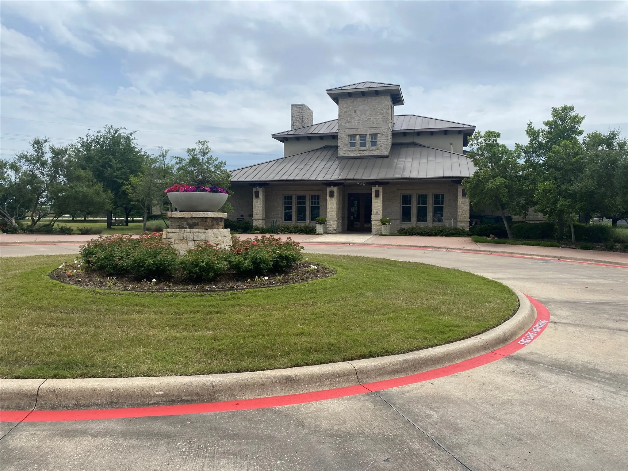 Single Family Residence For Sale in Rockwall County , 206 Highedge Drive, Fate, Texas 75087, 3 Bedroom, 2 Bathroom, 3 Garage spaces, 1,727 Sqft, built in 2021, Price $334,900, mls#21265488, Real Estate Agent in Fate, Homes For Sale in Rockwall county, Homes For Sale in Fate, Realtor in Fate Texas, Real Estate Brokerage Independent Realty Texas, Luminita Cordes Realtor