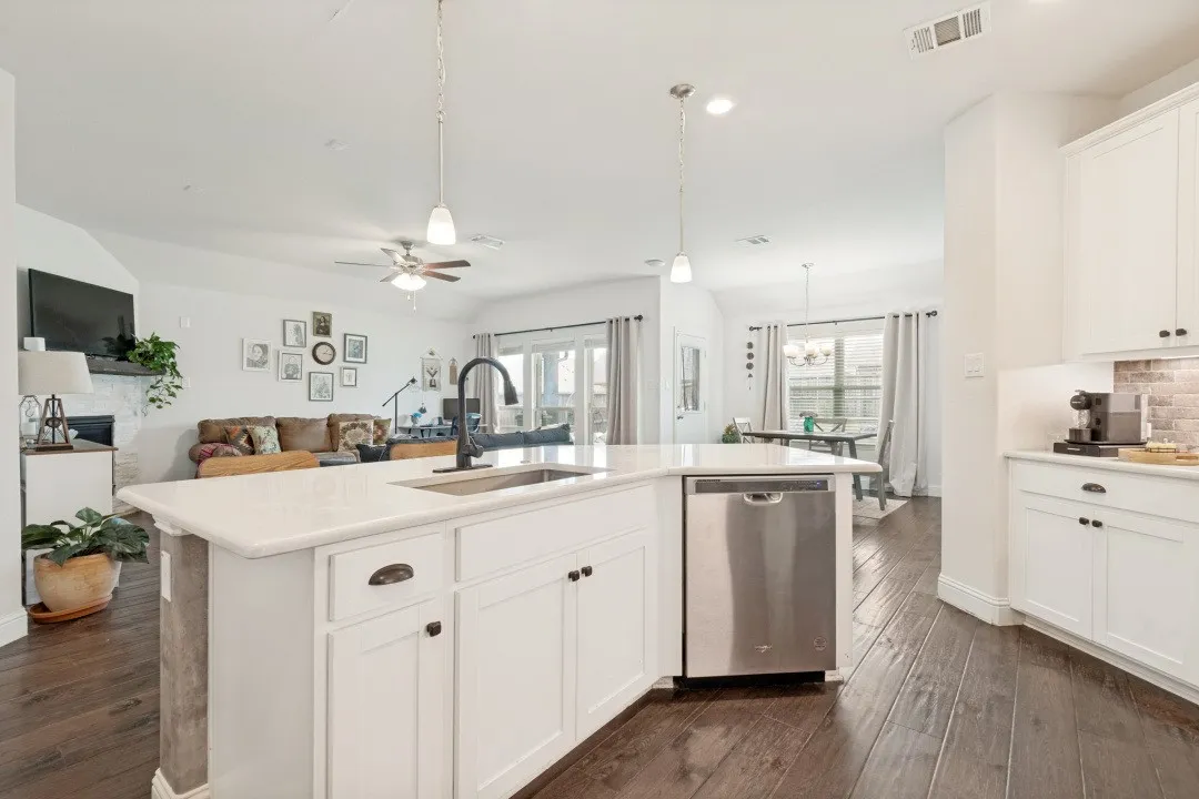 Single Family Residence For Sale in Rockwall County , 206 Highedge Drive, Fate, Texas 75087, 3 Bedroom, 2 Bathroom, 3 Garage spaces, 1,727 Sqft, built in 2021, Price $334,900, mls#21265488, Real Estate Agent in Fate, Homes For Sale in Rockwall county, Homes For Sale in Fate, Realtor in Fate Texas, Real Estate Brokerage Independent Realty Texas, Luminita Cordes Realtor