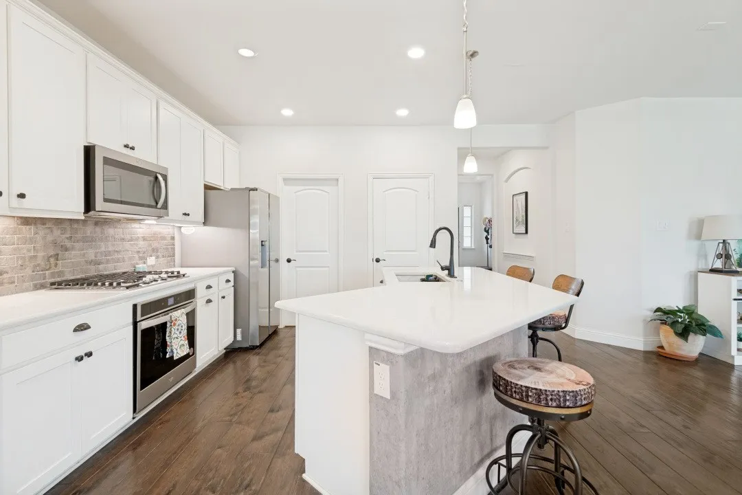 Single Family Residence For Sale in Rockwall County , 206 Highedge Drive, Fate, Texas 75087, 3 Bedroom, 2 Bathroom, 3 Garage spaces, 1,727 Sqft, built in 2021, Price $334,900, mls#21265488, Real Estate Agent in Fate, Homes For Sale in Rockwall county, Homes For Sale in Fate, Realtor in Fate Texas, Real Estate Brokerage Independent Realty Texas, Luminita Cordes Realtor