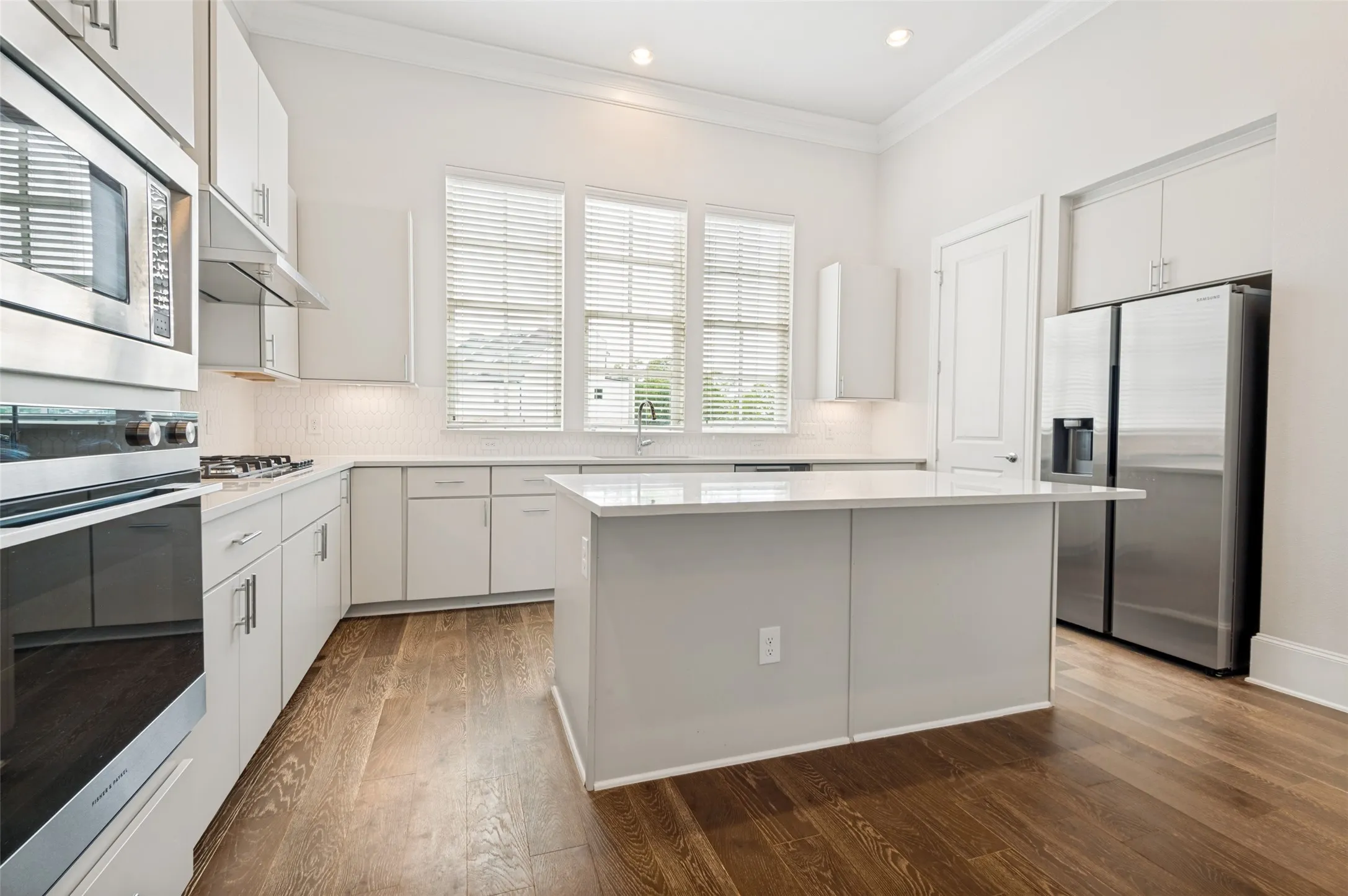 Townhouse For Rent in Dallas County , 4666 New Water Lane, Dallas, Texas 75219, 3 Bedroom, 4 Bathroom, 2 Garage spaces, 1,989 Sqft, built in 2021, mls#21265840, Real Estate Agent in Dallas, Homes For Rent in Dallas county, Homes For Rent in Dallas, Realtor in Dallas Texas, Real Estate Brokerage Independent Realty Texas, Luminita Cordes Realtor