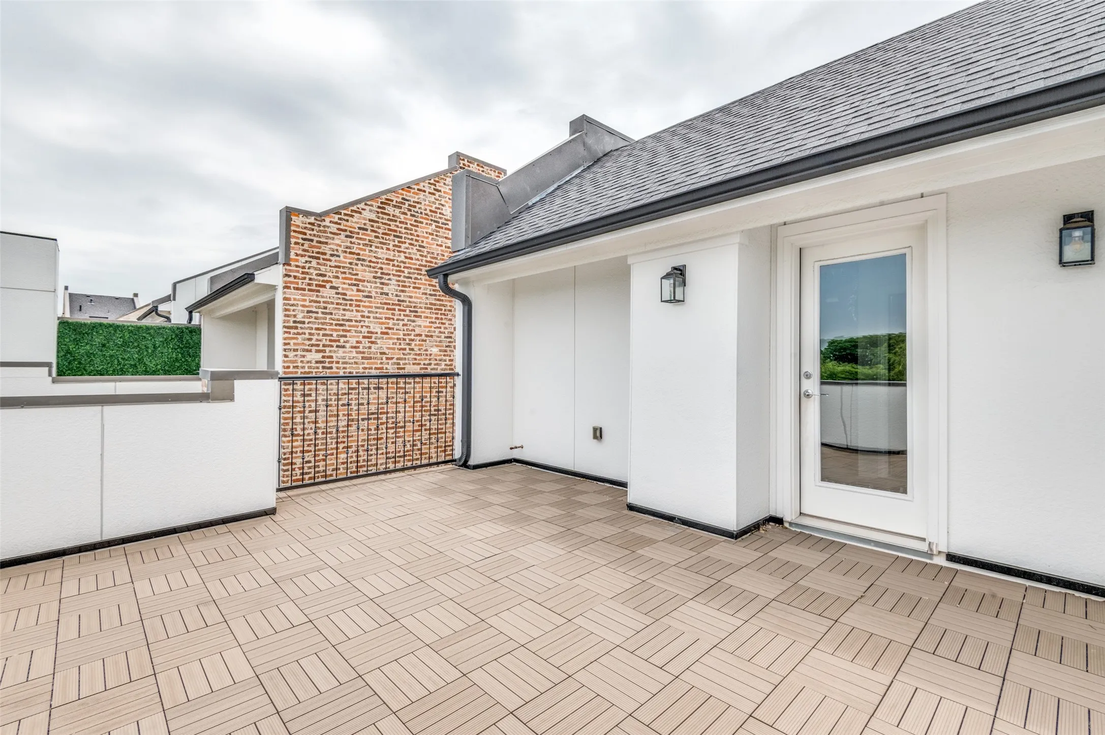 Townhouse For Rent in Dallas County , 4666 New Water Lane, Dallas, Texas 75219, 3 Bedroom, 4 Bathroom, 2 Garage spaces, 1,989 Sqft, built in 2021, mls#21265840, Real Estate Agent in Dallas, Homes For Rent in Dallas county, Homes For Rent in Dallas, Realtor in Dallas Texas, Real Estate Brokerage Independent Realty Texas, Luminita Cordes Realtor