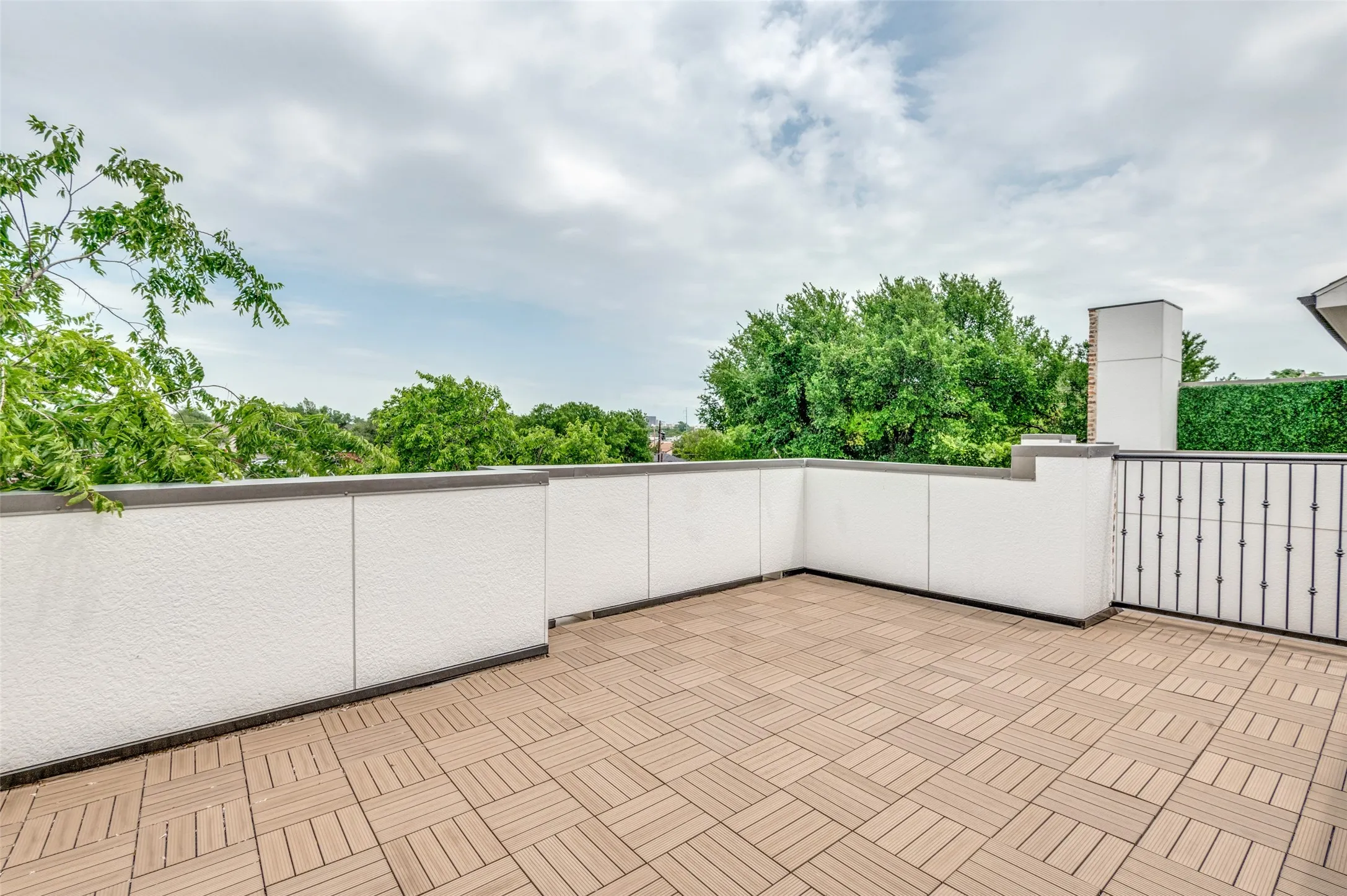 Townhouse For Rent in Dallas County , 4666 New Water Lane, Dallas, Texas 75219, 3 Bedroom, 4 Bathroom, 2 Garage spaces, 1,989 Sqft, built in 2021, mls#21265840, Real Estate Agent in Dallas, Homes For Rent in Dallas county, Homes For Rent in Dallas, Realtor in Dallas Texas, Real Estate Brokerage Independent Realty Texas, Luminita Cordes Realtor