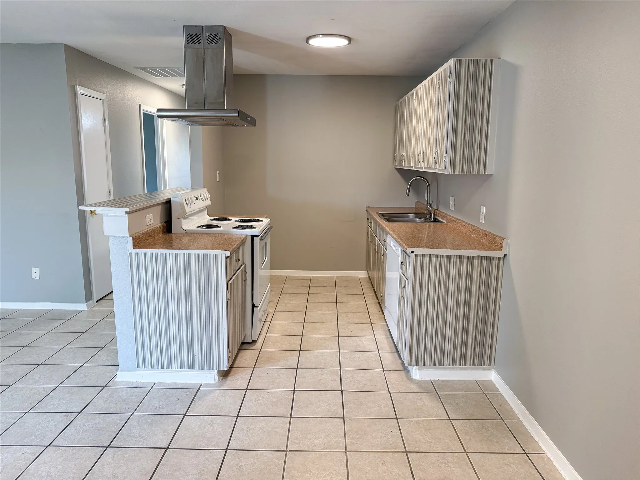 Duplex For Sale in Tarrant County , 1904 San Rafael Street, Fort Worth, Texas 76134, 6 Bedroom, 4 Bathroom, 2 Garage spaces, 0 Sqft, built in 2004, mls#21264776, Real Estate Agent in Fort Worth, Homes For Sale in Tarrant county, Homes For Sale in Fort Worth, Realtor in Fort Worth Texas, Real Estate Brokerage Independent Realty Texas, Luminita Cordes Realtor