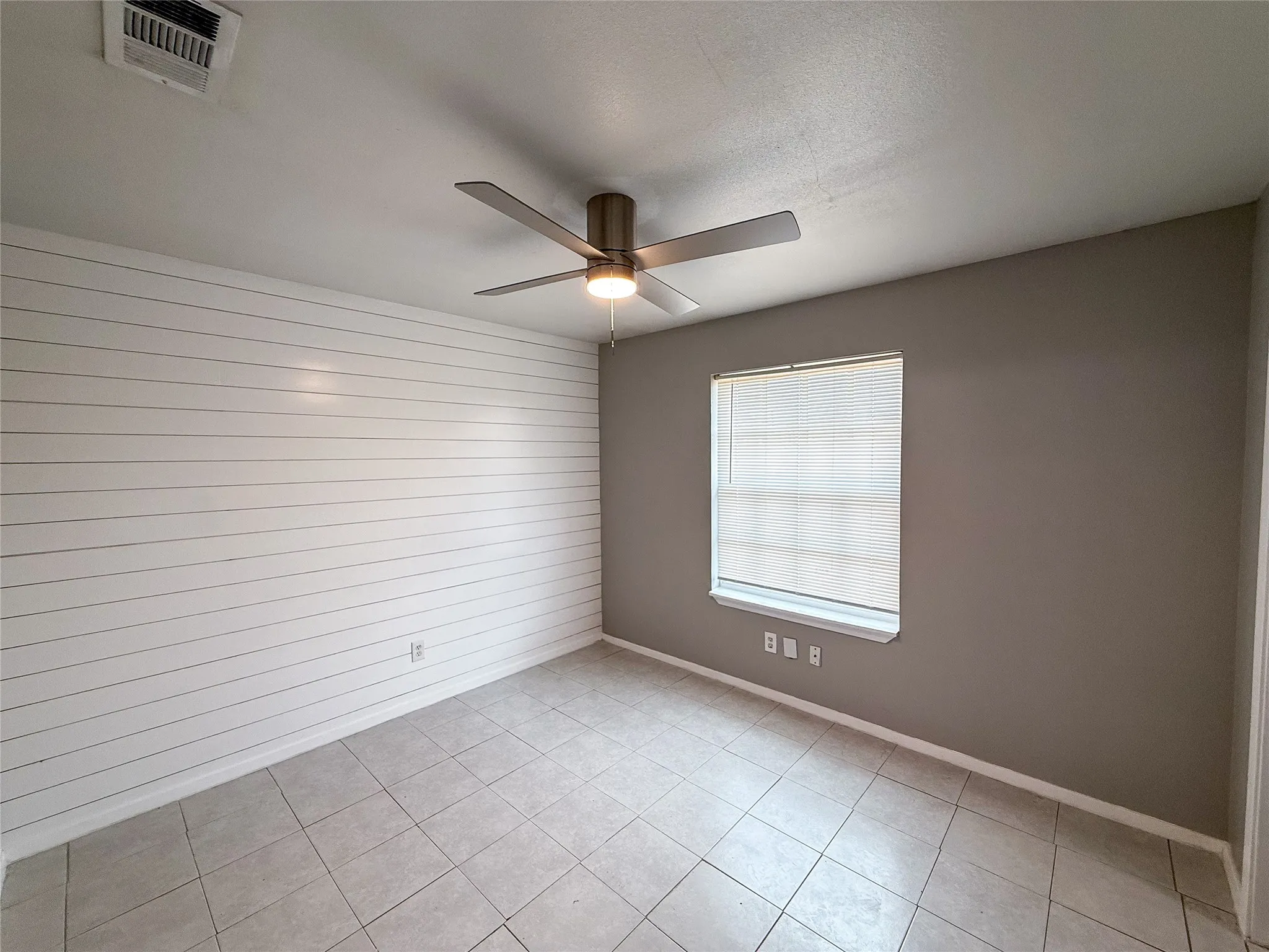 Duplex For Sale in Tarrant County , 1904 San Rafael Street, Fort Worth, Texas 76134, 6 Bedroom, 4 Bathroom, 2 Garage spaces, 0 Sqft, built in 2004, mls#21264776, Real Estate Agent in Fort Worth, Homes For Sale in Tarrant county, Homes For Sale in Fort Worth, Realtor in Fort Worth Texas, Real Estate Brokerage Independent Realty Texas, Luminita Cordes Realtor
