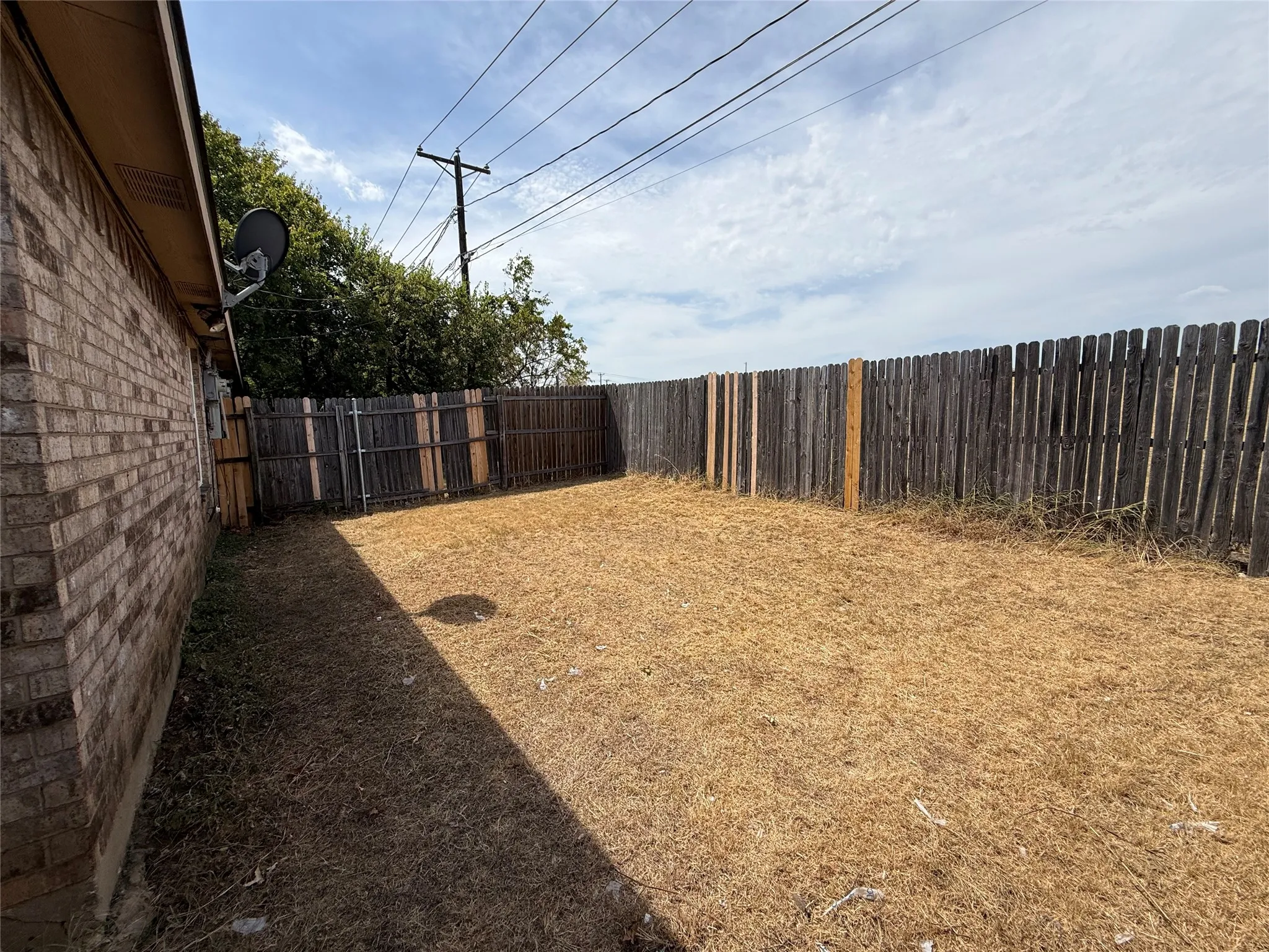 Duplex For Sale in Tarrant County , 1904 San Rafael Street, Fort Worth, Texas 76134, 6 Bedroom, 4 Bathroom, 2 Garage spaces, 0 Sqft, built in 2004, mls#21264776, Real Estate Agent in Fort Worth, Homes For Sale in Tarrant county, Homes For Sale in Fort Worth, Realtor in Fort Worth Texas, Real Estate Brokerage Independent Realty Texas, Luminita Cordes Realtor