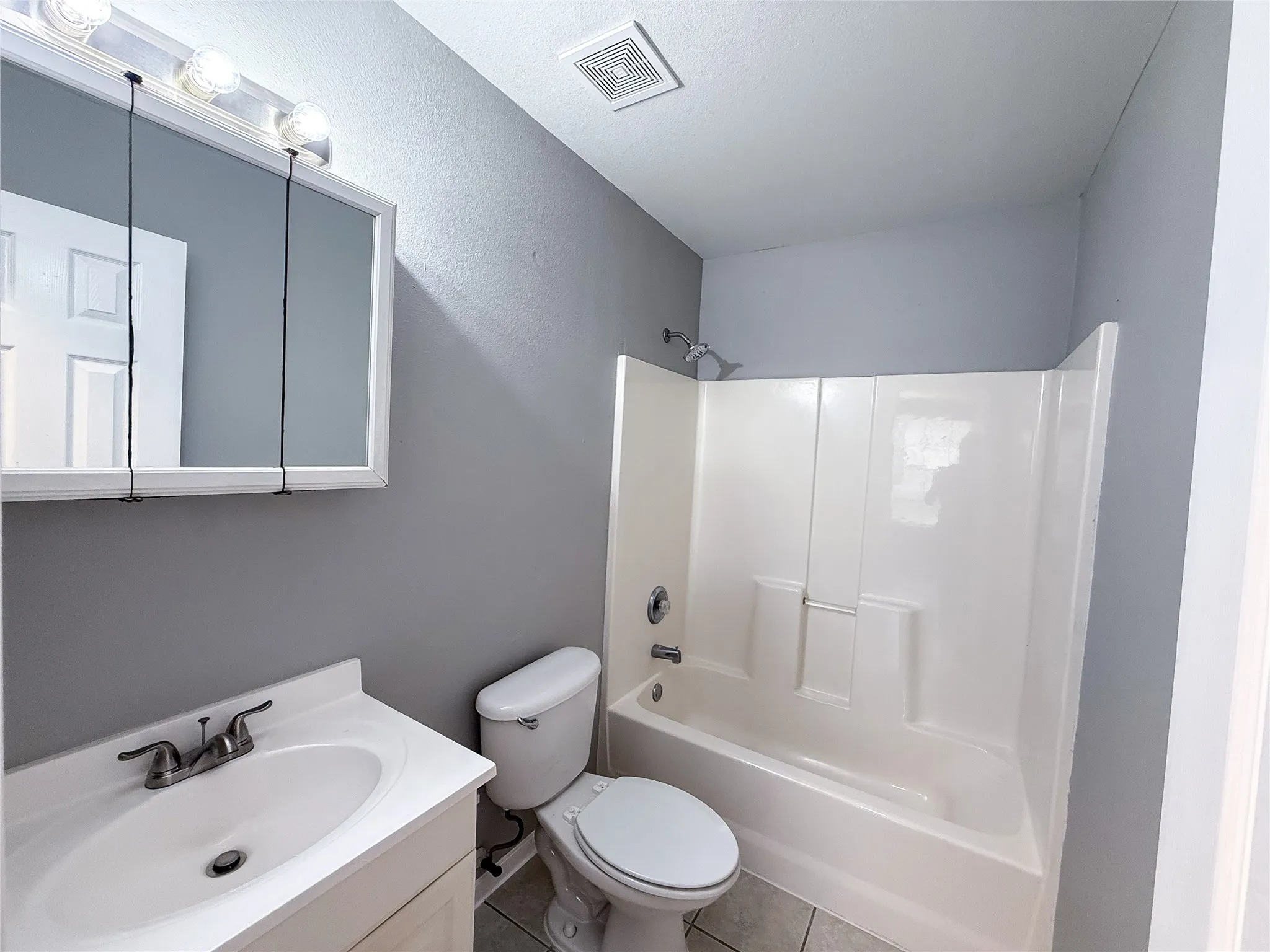 Duplex For Sale in Tarrant County , 1904 San Rafael Street, Fort Worth, Texas 76134, 6 Bedroom, 4 Bathroom, 2 Garage spaces, 0 Sqft, built in 2004, mls#21264776, Real Estate Agent in Fort Worth, Homes For Sale in Tarrant county, Homes For Sale in Fort Worth, Realtor in Fort Worth Texas, Real Estate Brokerage Independent Realty Texas, Luminita Cordes Realtor