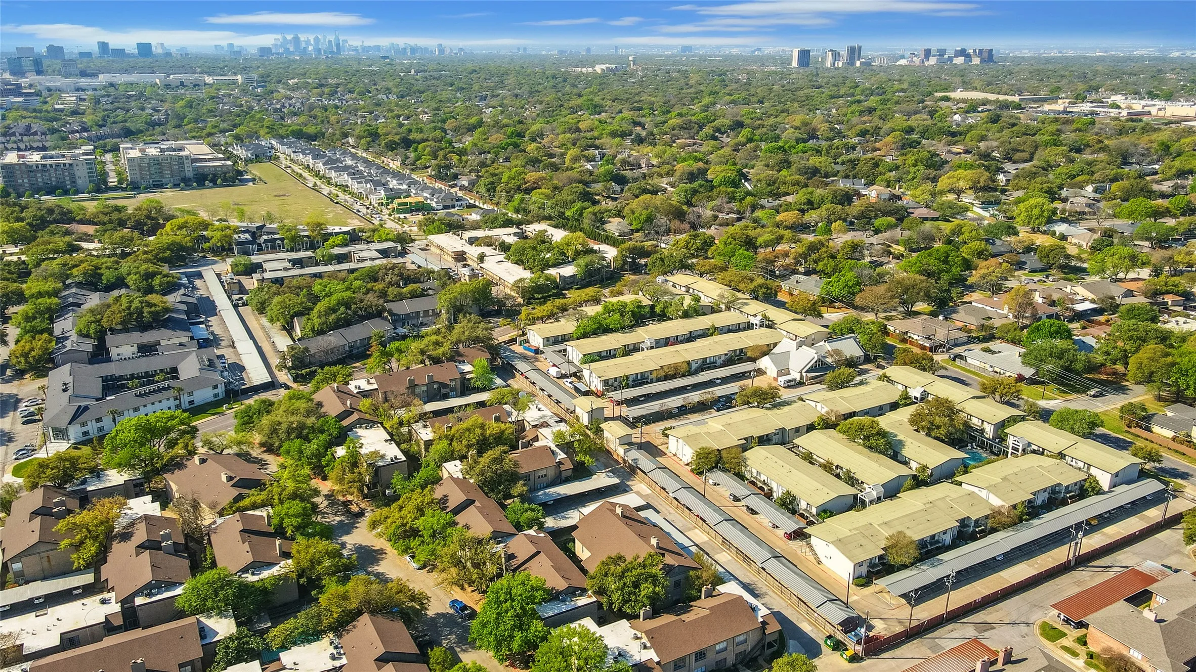 Condominium For Sale in Dallas County , 10437 High Hollows Drive 219, Dallas, Texas 75230, 2 Bedroom, 3 Bathroom, Garage spaces, 1,626 Sqft, built in 1969, mls#21265892, Real Estate Agent in Dallas, Homes For Sale in Dallas county, Homes For Sale in Dallas, Realtor in Dallas Texas, Real Estate Brokerage Independent Realty Texas, Luminita Cordes Realtor