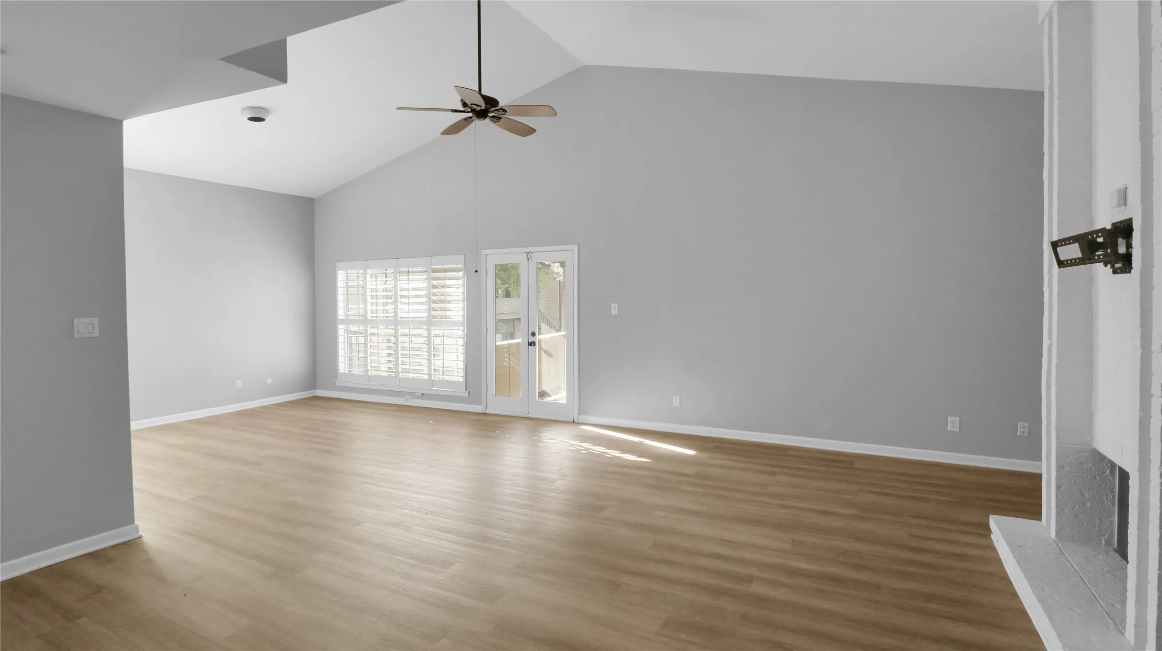Condominium For Sale in Dallas County , 10437 High Hollows Drive 219, Dallas, Texas 75230, 2 Bedroom, 3 Bathroom, Garage spaces, 1,626 Sqft, built in 1969, mls#21265892, Real Estate Agent in Dallas, Homes For Sale in Dallas county, Homes For Sale in Dallas, Realtor in Dallas Texas, Real Estate Brokerage Independent Realty Texas, Luminita Cordes Realtor