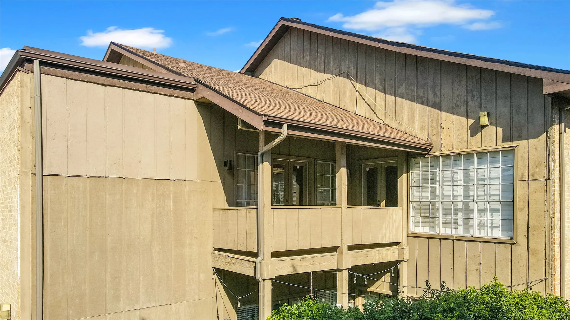 Condominium For Sale in Dallas County , 10437 High Hollows Drive 219, Dallas, Texas 75230, 2 Bedroom, 3 Bathroom, Garage spaces, 1,626 Sqft, built in 1969, mls#21265892, Real Estate Agent in Dallas, Homes For Sale in Dallas county, Homes For Sale in Dallas, Realtor in Dallas Texas, Real Estate Brokerage Independent Realty Texas, Luminita Cordes Realtor