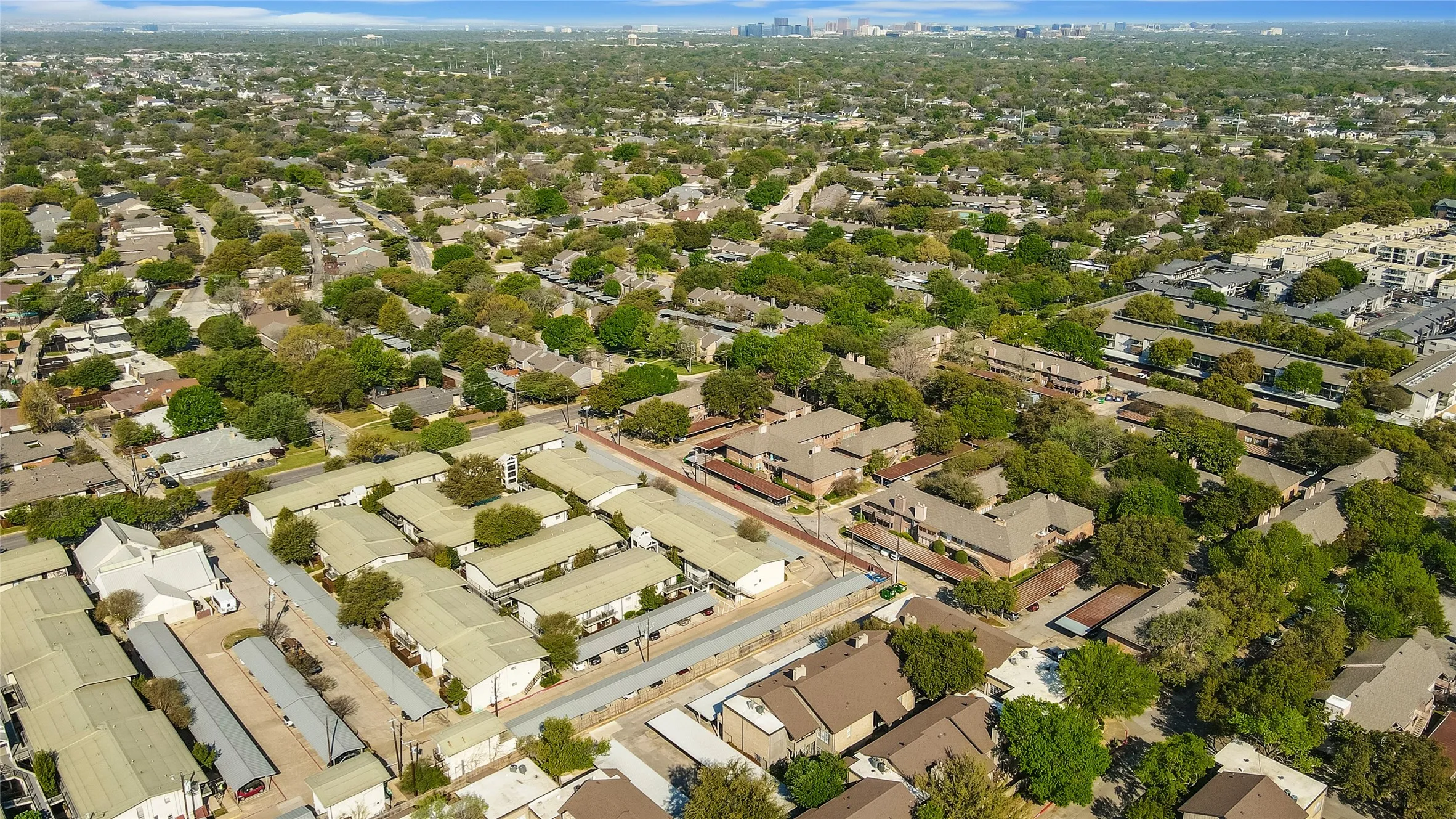 Condominium For Sale in Dallas County , 10437 High Hollows Drive 219, Dallas, Texas 75230, 2 Bedroom, 3 Bathroom, Garage spaces, 1,626 Sqft, built in 1969, mls#21265892, Real Estate Agent in Dallas, Homes For Sale in Dallas county, Homes For Sale in Dallas, Realtor in Dallas Texas, Real Estate Brokerage Independent Realty Texas, Luminita Cordes Realtor