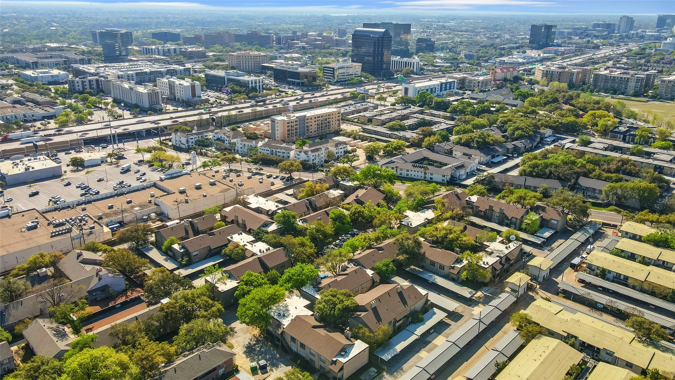 Condominium For Sale in Dallas County , 10437 High Hollows Drive 219, Dallas, Texas 75230, 2 Bedroom, 3 Bathroom, Garage spaces, 1,626 Sqft, built in 1969, mls#21265892, Real Estate Agent in Dallas, Homes For Sale in Dallas county, Homes For Sale in Dallas, Realtor in Dallas Texas, Real Estate Brokerage Independent Realty Texas, Luminita Cordes Realtor
