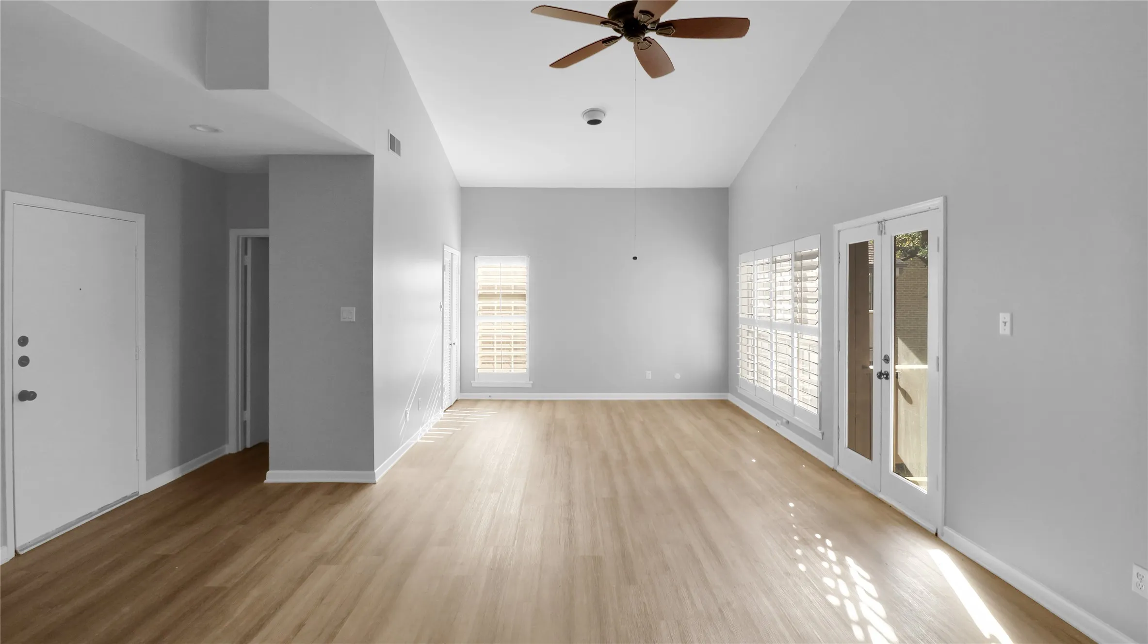 Condominium For Sale in Dallas County , 10437 High Hollows Drive 219, Dallas, Texas 75230, 2 Bedroom, 3 Bathroom, Garage spaces, 1,626 Sqft, built in 1969, mls#21265892, Real Estate Agent in Dallas, Homes For Sale in Dallas county, Homes For Sale in Dallas, Realtor in Dallas Texas, Real Estate Brokerage Independent Realty Texas, Luminita Cordes Realtor