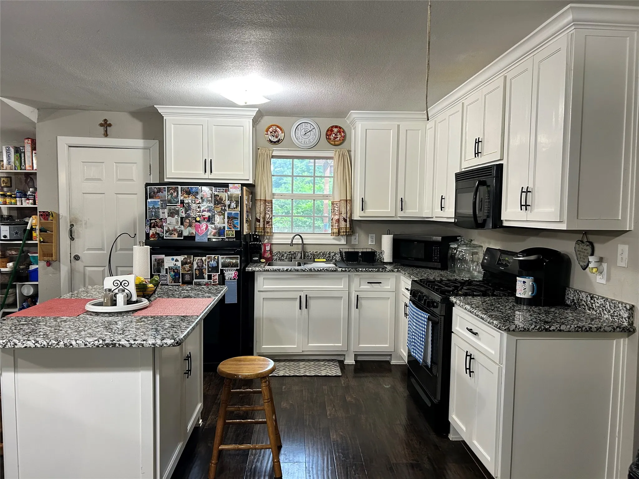 Single Family Residence For Sale in Dallas County , 501 E Holley Street, Mesquite, Texas 75149, 2 Bedroom, 1 Bathroom, Garage spaces, 1,007 Sqft, built in 1952, mls#21263048, Real Estate Agent in Mesquite, Homes For Sale in Dallas county, Homes For Sale in Mesquite, Realtor in Mesquite Texas, Real Estate Brokerage Independent Realty Texas, Luminita Cordes Realtor