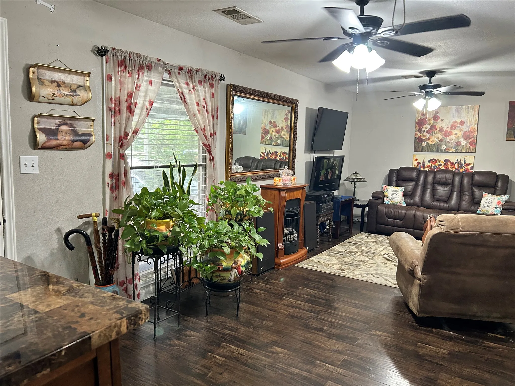 Single Family Residence For Sale in Dallas County , 501 E Holley Street, Mesquite, Texas 75149, 2 Bedroom, 1 Bathroom, Garage spaces, 1,007 Sqft, built in 1952, mls#21263048, Real Estate Agent in Mesquite, Homes For Sale in Dallas county, Homes For Sale in Mesquite, Realtor in Mesquite Texas, Real Estate Brokerage Independent Realty Texas, Luminita Cordes Realtor