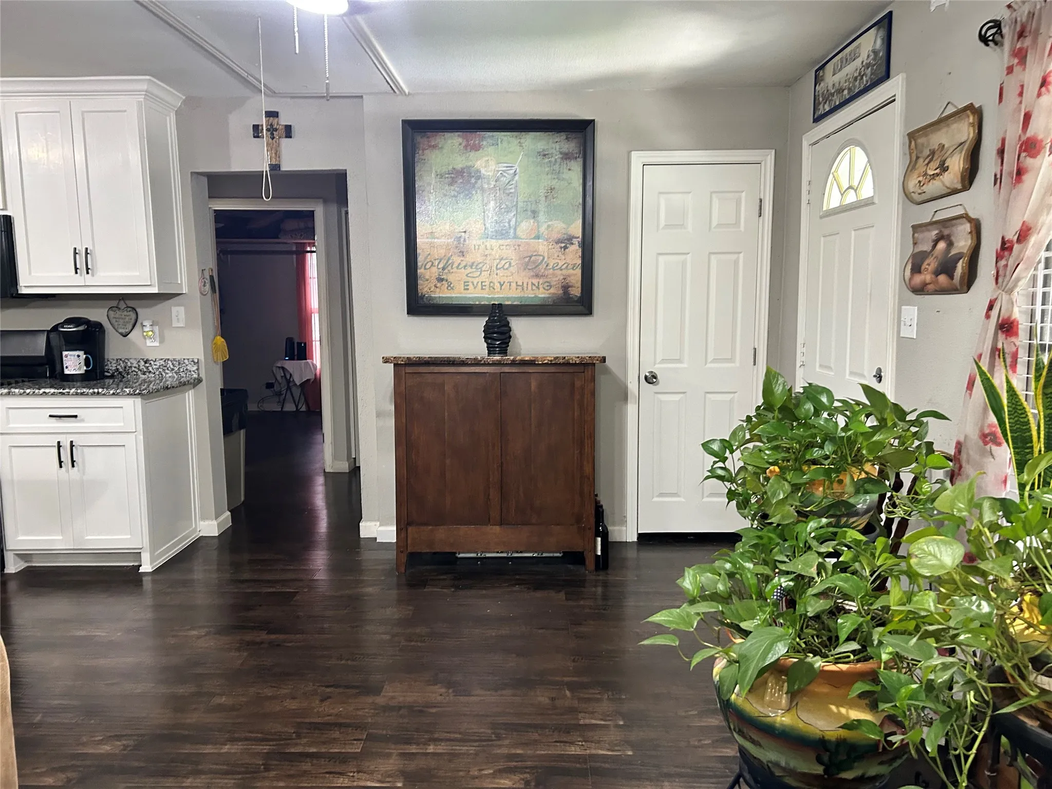 Single Family Residence For Sale in Dallas County , 501 E Holley Street, Mesquite, Texas 75149, 2 Bedroom, 1 Bathroom, Garage spaces, 1,007 Sqft, built in 1952, mls#21263048, Real Estate Agent in Mesquite, Homes For Sale in Dallas county, Homes For Sale in Mesquite, Realtor in Mesquite Texas, Real Estate Brokerage Independent Realty Texas, Luminita Cordes Realtor