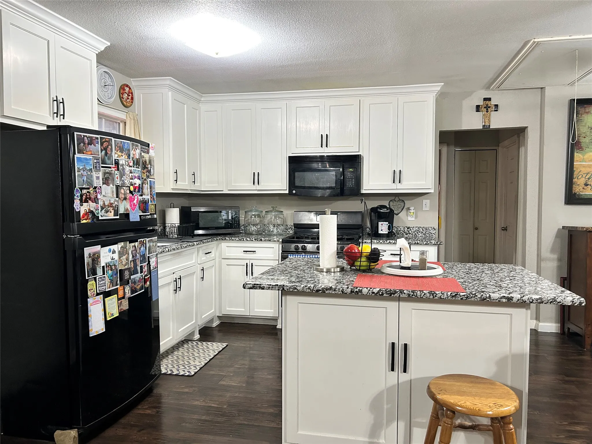 Single Family Residence For Sale in Dallas County , 501 E Holley Street, Mesquite, Texas 75149, 2 Bedroom, 1 Bathroom, Garage spaces, 1,007 Sqft, built in 1952, mls#21263048, Real Estate Agent in Mesquite, Homes For Sale in Dallas county, Homes For Sale in Mesquite, Realtor in Mesquite Texas, Real Estate Brokerage Independent Realty Texas, Luminita Cordes Realtor