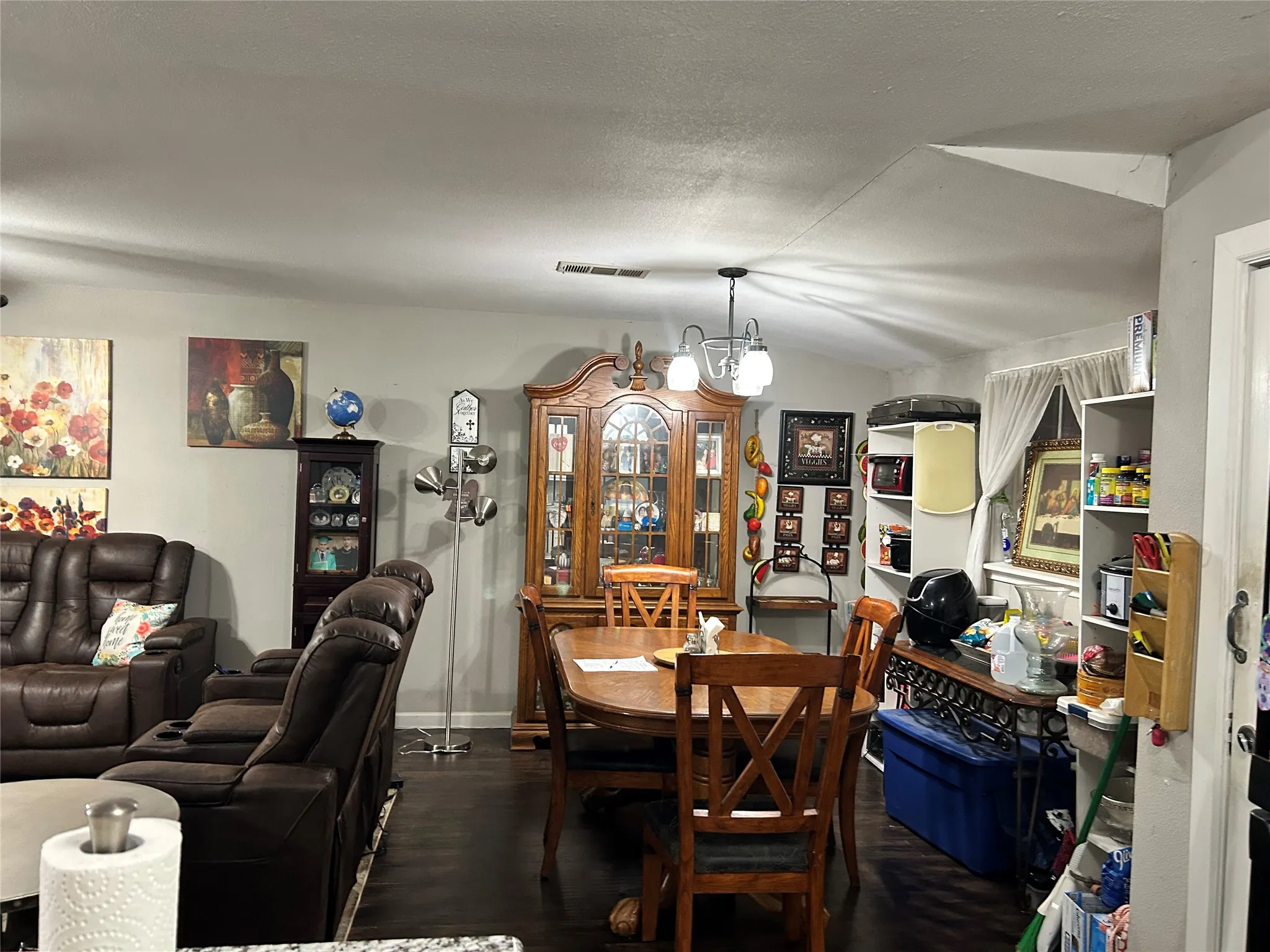 Single Family Residence For Sale in Dallas County , 501 E Holley Street, Mesquite, Texas 75149, 2 Bedroom, 1 Bathroom, Garage spaces, 1,007 Sqft, built in 1952, mls#21263048, Real Estate Agent in Mesquite, Homes For Sale in Dallas county, Homes For Sale in Mesquite, Realtor in Mesquite Texas, Real Estate Brokerage Independent Realty Texas, Luminita Cordes Realtor
