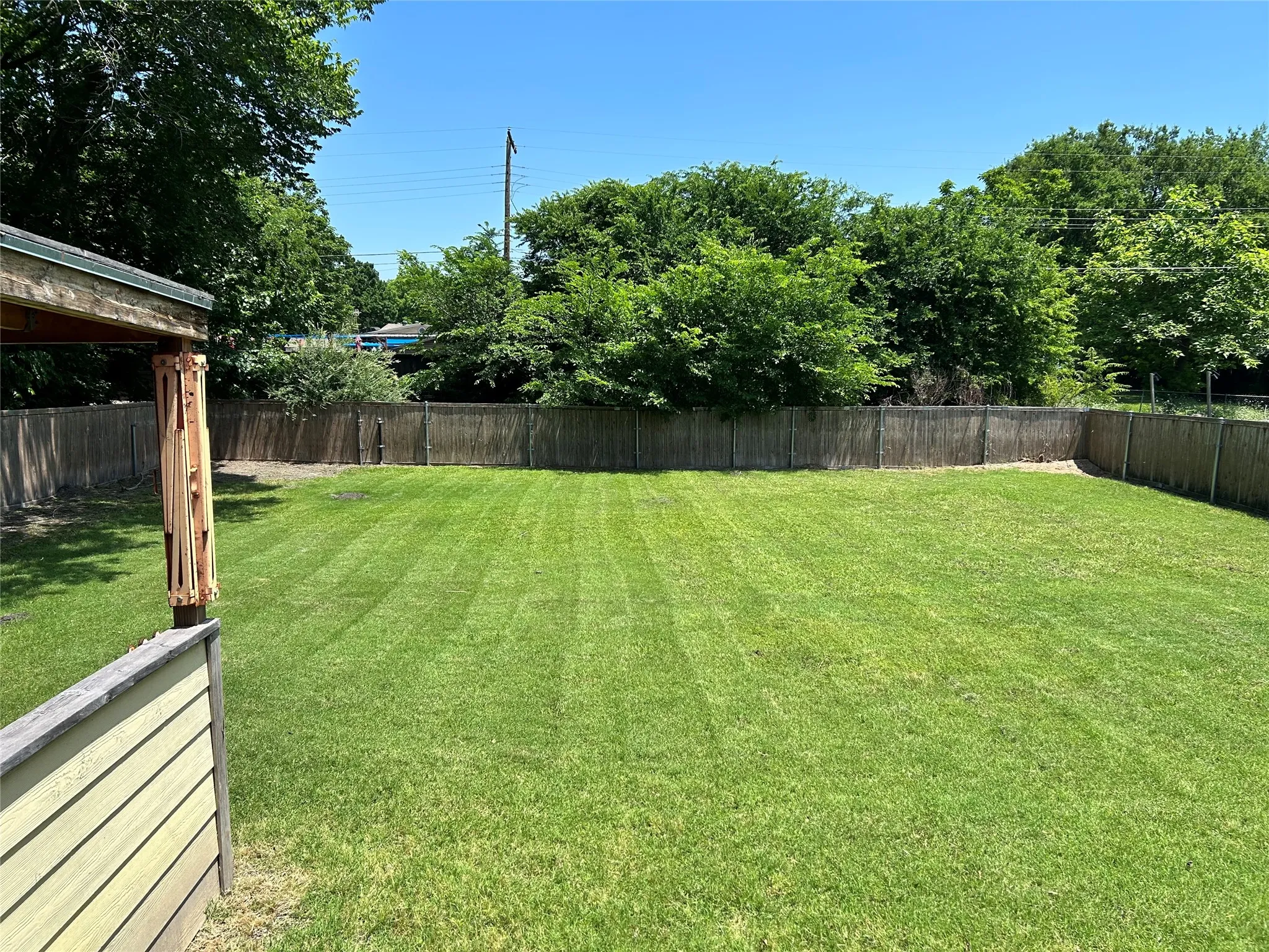 Single Family Residence For Sale in Dallas County , 501 E Holley Street, Mesquite, Texas 75149, 2 Bedroom, 1 Bathroom, Garage spaces, 1,007 Sqft, built in 1952, mls#21263048, Real Estate Agent in Mesquite, Homes For Sale in Dallas county, Homes For Sale in Mesquite, Realtor in Mesquite Texas, Real Estate Brokerage Independent Realty Texas, Luminita Cordes Realtor