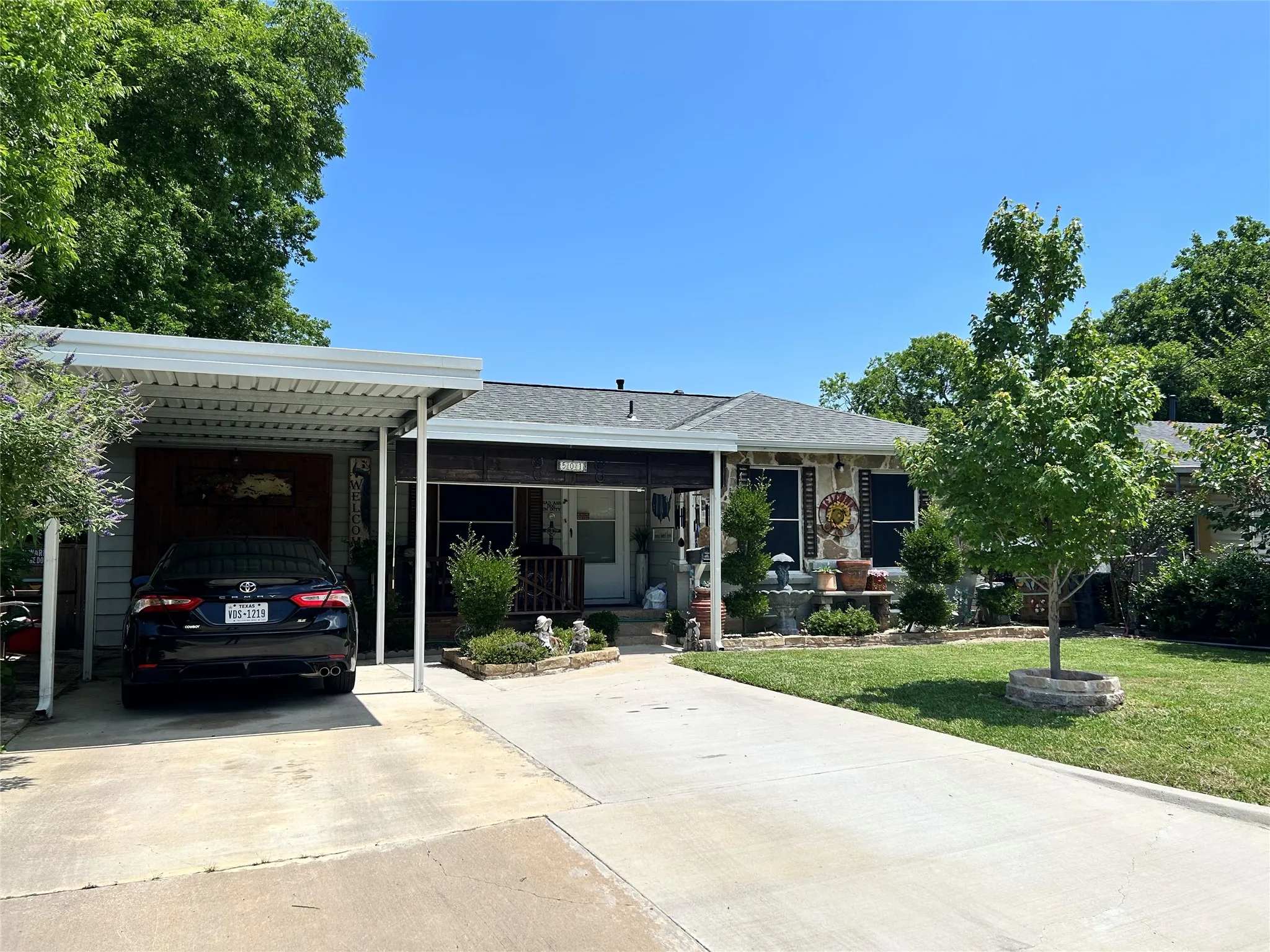 Single Family Residence For Sale in Dallas County , 501 E Holley Street, Mesquite, Texas 75149, 2 Bedroom, 1 Bathroom, Garage spaces, 1,007 Sqft, built in 1952, mls#21263048, Real Estate Agent in Mesquite, Homes For Sale in Dallas county, Homes For Sale in Mesquite, Realtor in Mesquite Texas, Real Estate Brokerage Independent Realty Texas, Luminita Cordes Realtor