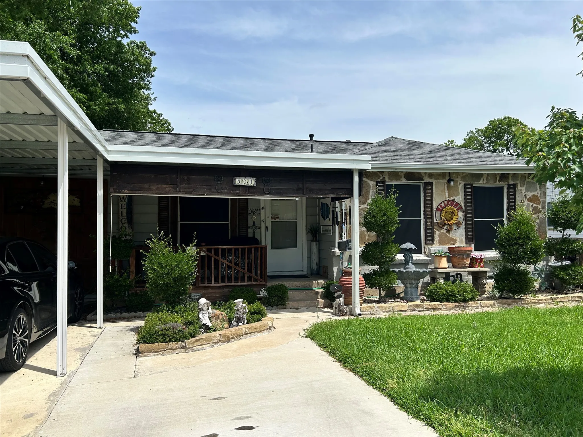 Single Family Residence For Sale in Dallas County , 501 E Holley Street, Mesquite, Texas 75149, 2 Bedroom, 1 Bathroom, Garage spaces, 1,007 Sqft, built in 1952, mls#21263048, Real Estate Agent in Mesquite, Homes For Sale in Dallas county, Homes For Sale in Mesquite, Realtor in Mesquite Texas, Real Estate Brokerage Independent Realty Texas, Luminita Cordes Realtor