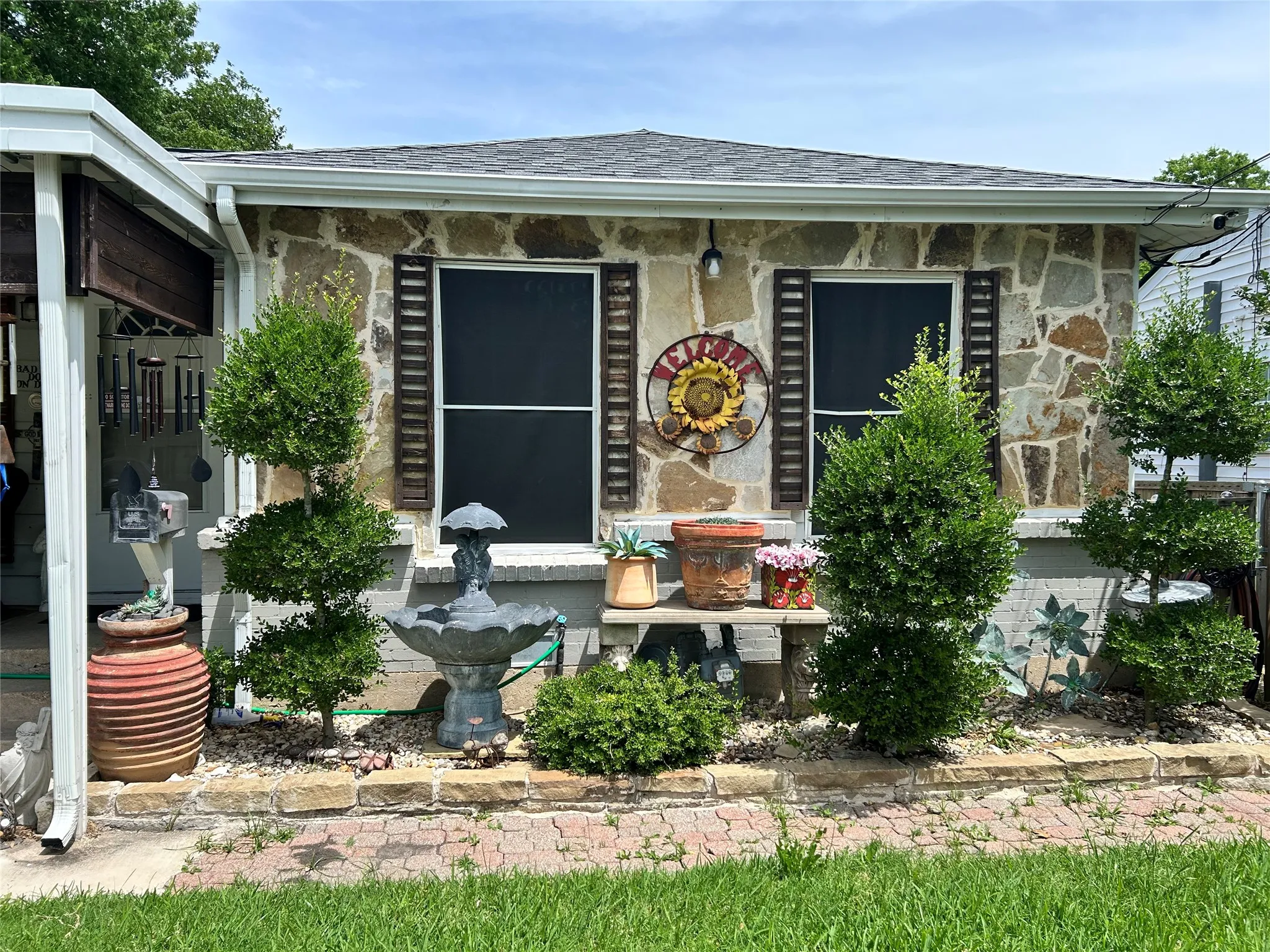 Single Family Residence For Sale in Dallas County , 501 E Holley Street, Mesquite, Texas 75149, 2 Bedroom, 1 Bathroom, Garage spaces, 1,007 Sqft, built in 1952, mls#21263048, Real Estate Agent in Mesquite, Homes For Sale in Dallas county, Homes For Sale in Mesquite, Realtor in Mesquite Texas, Real Estate Brokerage Independent Realty Texas, Luminita Cordes Realtor