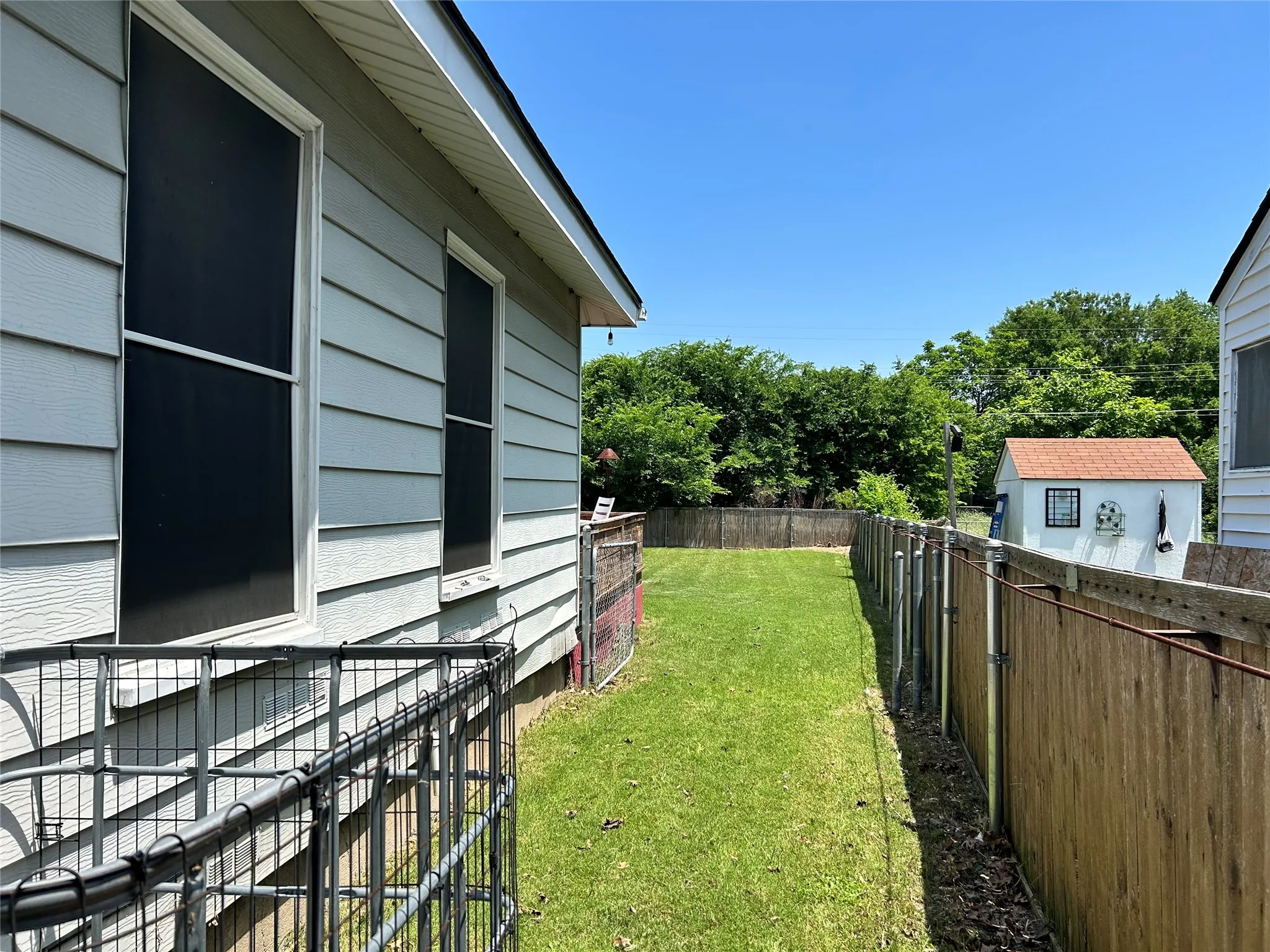 Single Family Residence For Sale in Dallas County , 501 E Holley Street, Mesquite, Texas 75149, 2 Bedroom, 1 Bathroom, Garage spaces, 1,007 Sqft, built in 1952, mls#21263048, Real Estate Agent in Mesquite, Homes For Sale in Dallas county, Homes For Sale in Mesquite, Realtor in Mesquite Texas, Real Estate Brokerage Independent Realty Texas, Luminita Cordes Realtor