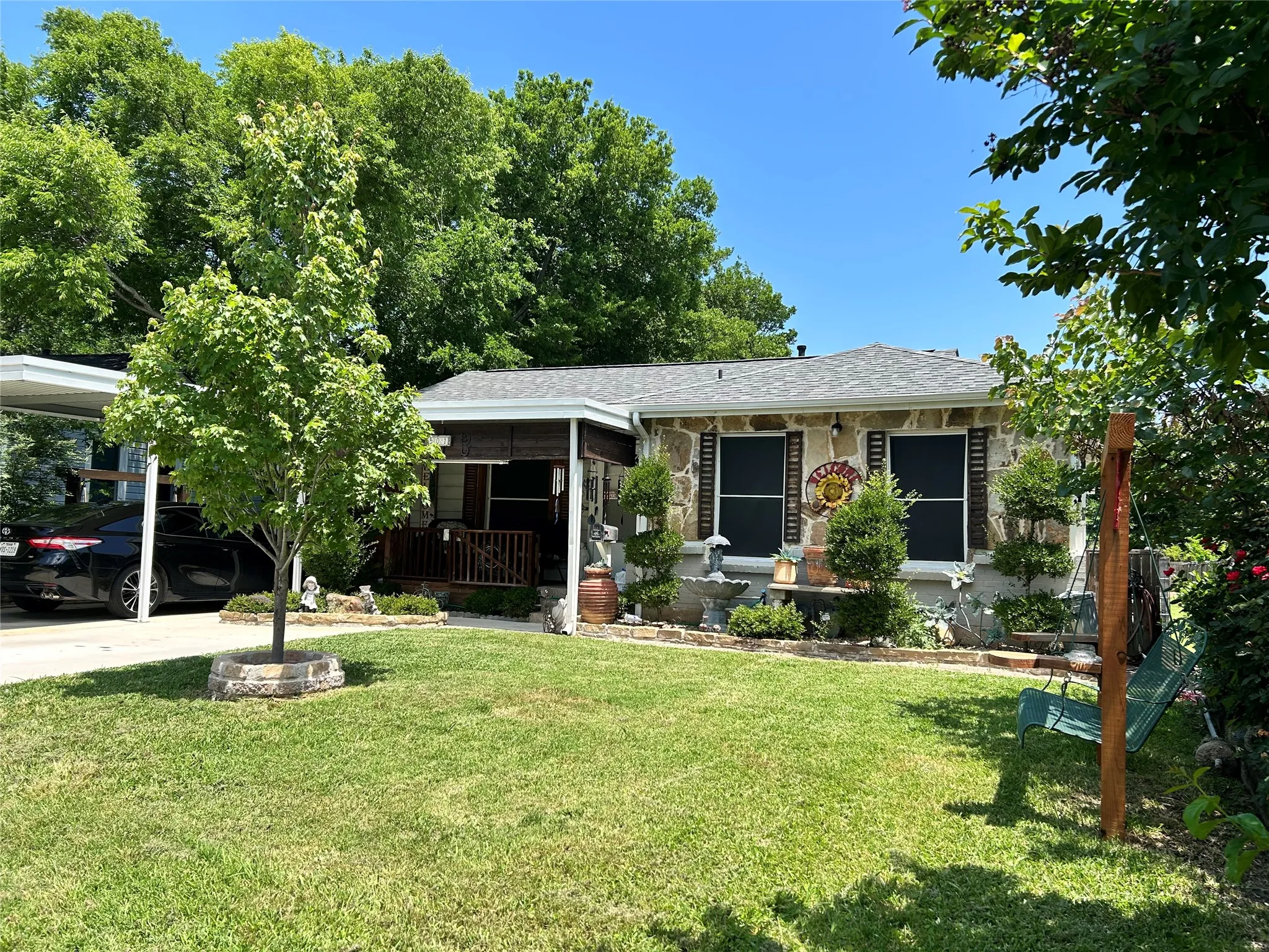 Single Family Residence For Sale in Dallas County , 501 E Holley Street, Mesquite, Texas 75149, 2 Bedroom, 1 Bathroom, Garage spaces, 1,007 Sqft, built in 1952, mls#21263048, Real Estate Agent in Mesquite, Homes For Sale in Dallas county, Homes For Sale in Mesquite, Realtor in Mesquite Texas, Real Estate Brokerage Independent Realty Texas, Luminita Cordes Realtor