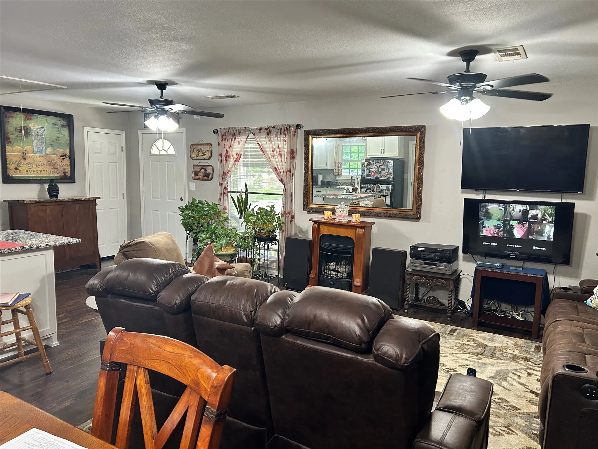 Single Family Residence For Sale in Dallas County , 501 E Holley Street, Mesquite, Texas 75149, 2 Bedroom, 1 Bathroom, Garage spaces, 1,007 Sqft, built in 1952, mls#21263048, Real Estate Agent in Mesquite, Homes For Sale in Dallas county, Homes For Sale in Mesquite, Realtor in Mesquite Texas, Real Estate Brokerage Independent Realty Texas, Luminita Cordes Realtor