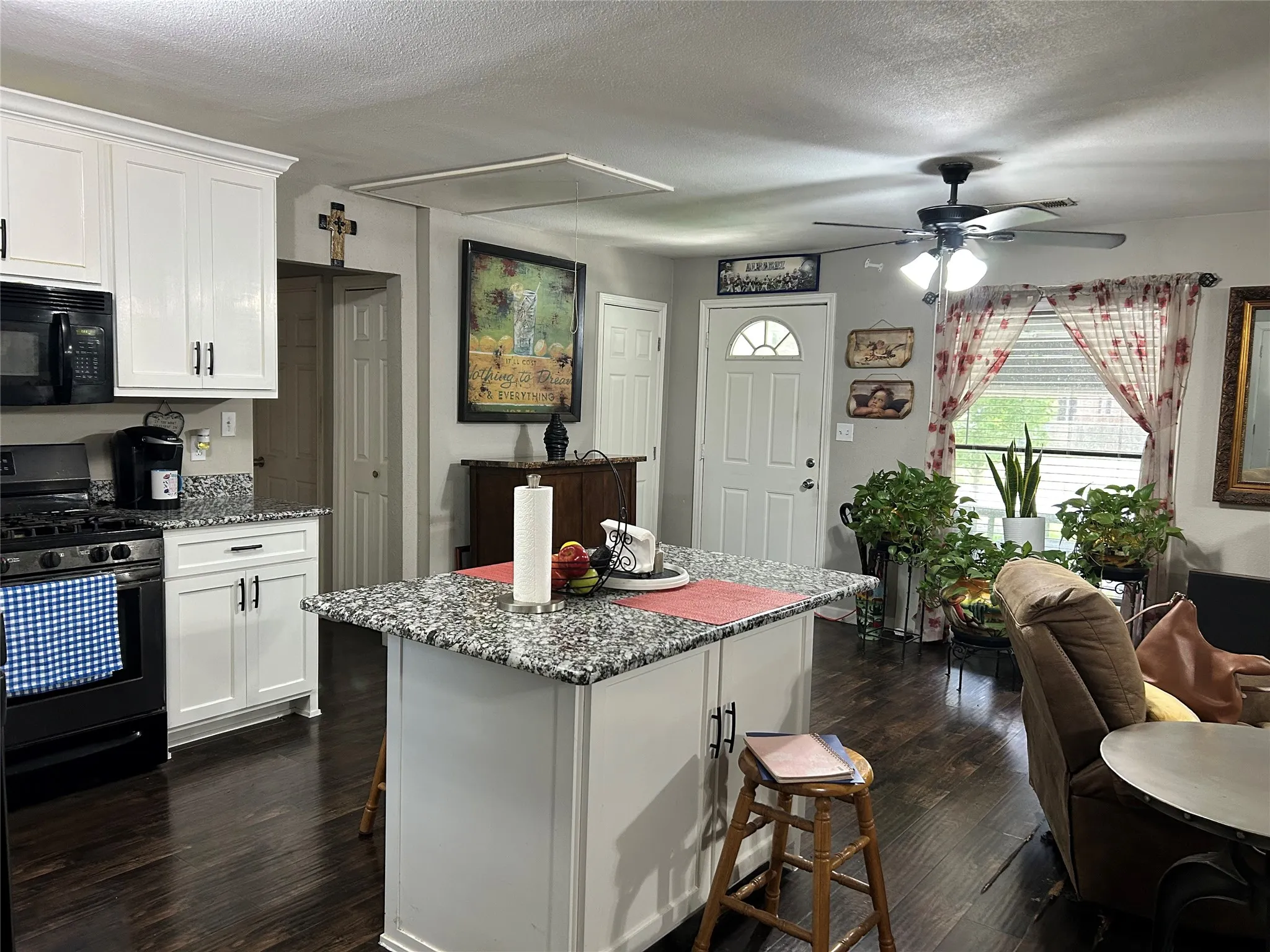 Single Family Residence For Sale in Dallas County , 501 E Holley Street, Mesquite, Texas 75149, 2 Bedroom, 1 Bathroom, Garage spaces, 1,007 Sqft, built in 1952, mls#21263048, Real Estate Agent in Mesquite, Homes For Sale in Dallas county, Homes For Sale in Mesquite, Realtor in Mesquite Texas, Real Estate Brokerage Independent Realty Texas, Luminita Cordes Realtor
