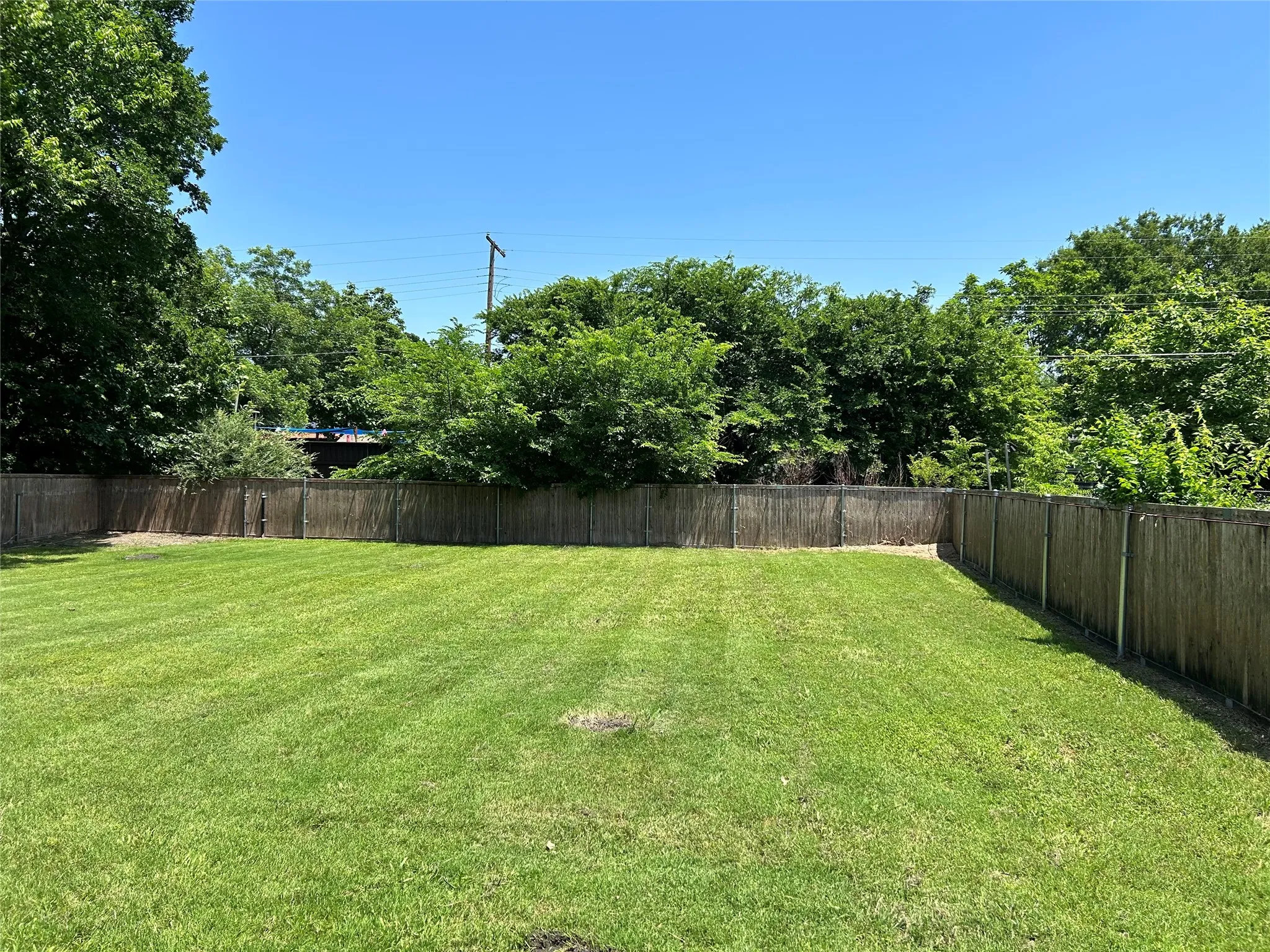 Single Family Residence For Sale in Dallas County , 501 E Holley Street, Mesquite, Texas 75149, 2 Bedroom, 1 Bathroom, Garage spaces, 1,007 Sqft, built in 1952, mls#21263048, Real Estate Agent in Mesquite, Homes For Sale in Dallas county, Homes For Sale in Mesquite, Realtor in Mesquite Texas, Real Estate Brokerage Independent Realty Texas, Luminita Cordes Realtor
