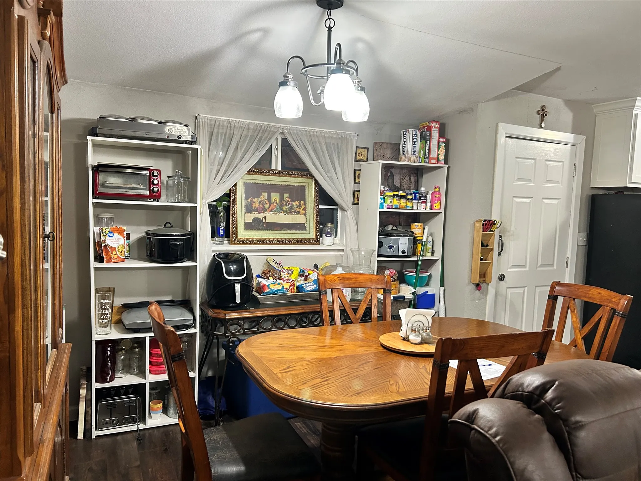 Single Family Residence For Sale in Dallas County , 501 E Holley Street, Mesquite, Texas 75149, 2 Bedroom, 1 Bathroom, Garage spaces, 1,007 Sqft, built in 1952, mls#21263048, Real Estate Agent in Mesquite, Homes For Sale in Dallas county, Homes For Sale in Mesquite, Realtor in Mesquite Texas, Real Estate Brokerage Independent Realty Texas, Luminita Cordes Realtor