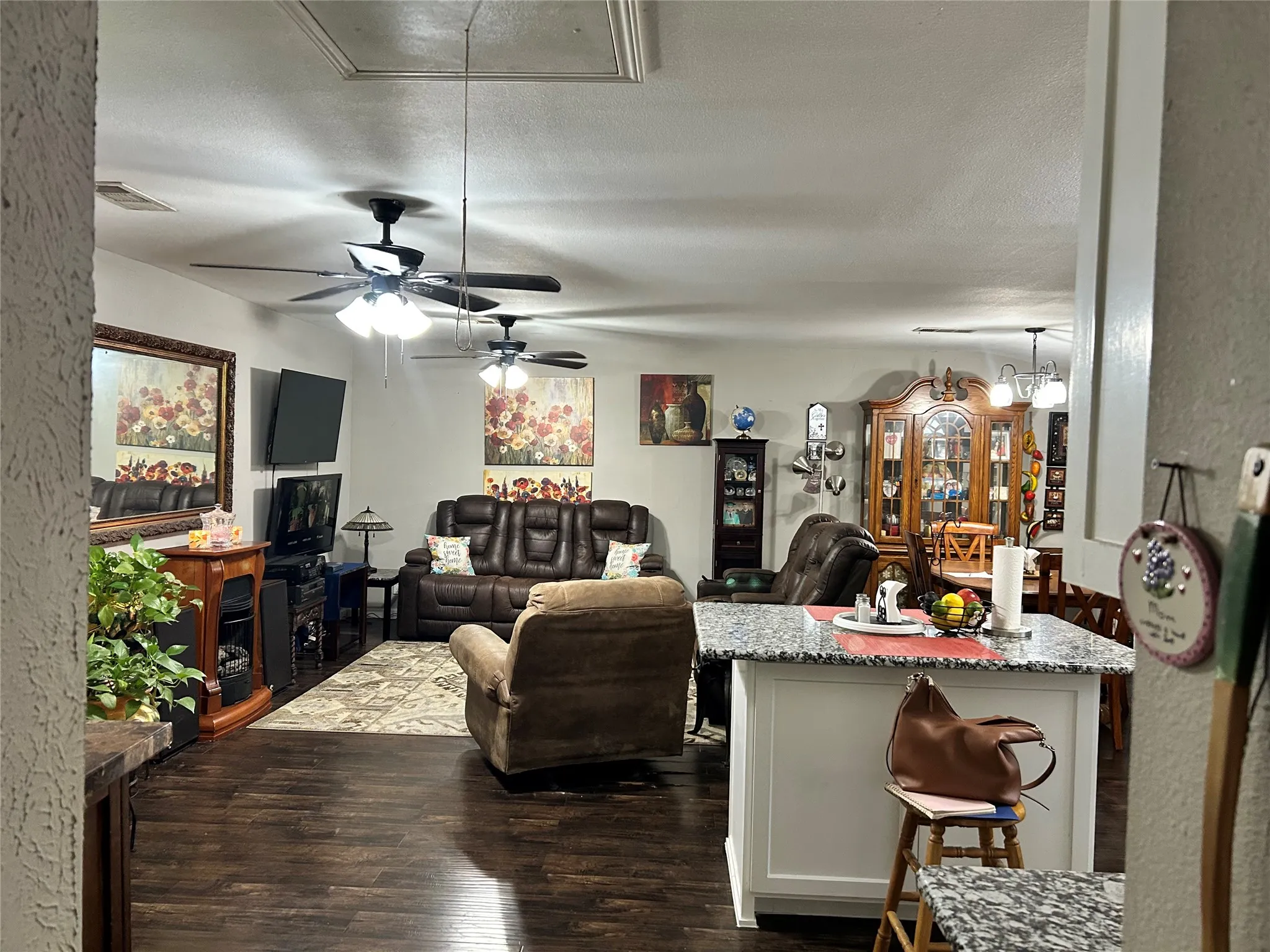 Single Family Residence For Sale in Dallas County , 501 E Holley Street, Mesquite, Texas 75149, 2 Bedroom, 1 Bathroom, Garage spaces, 1,007 Sqft, built in 1952, mls#21263048, Real Estate Agent in Mesquite, Homes For Sale in Dallas county, Homes For Sale in Mesquite, Realtor in Mesquite Texas, Real Estate Brokerage Independent Realty Texas, Luminita Cordes Realtor