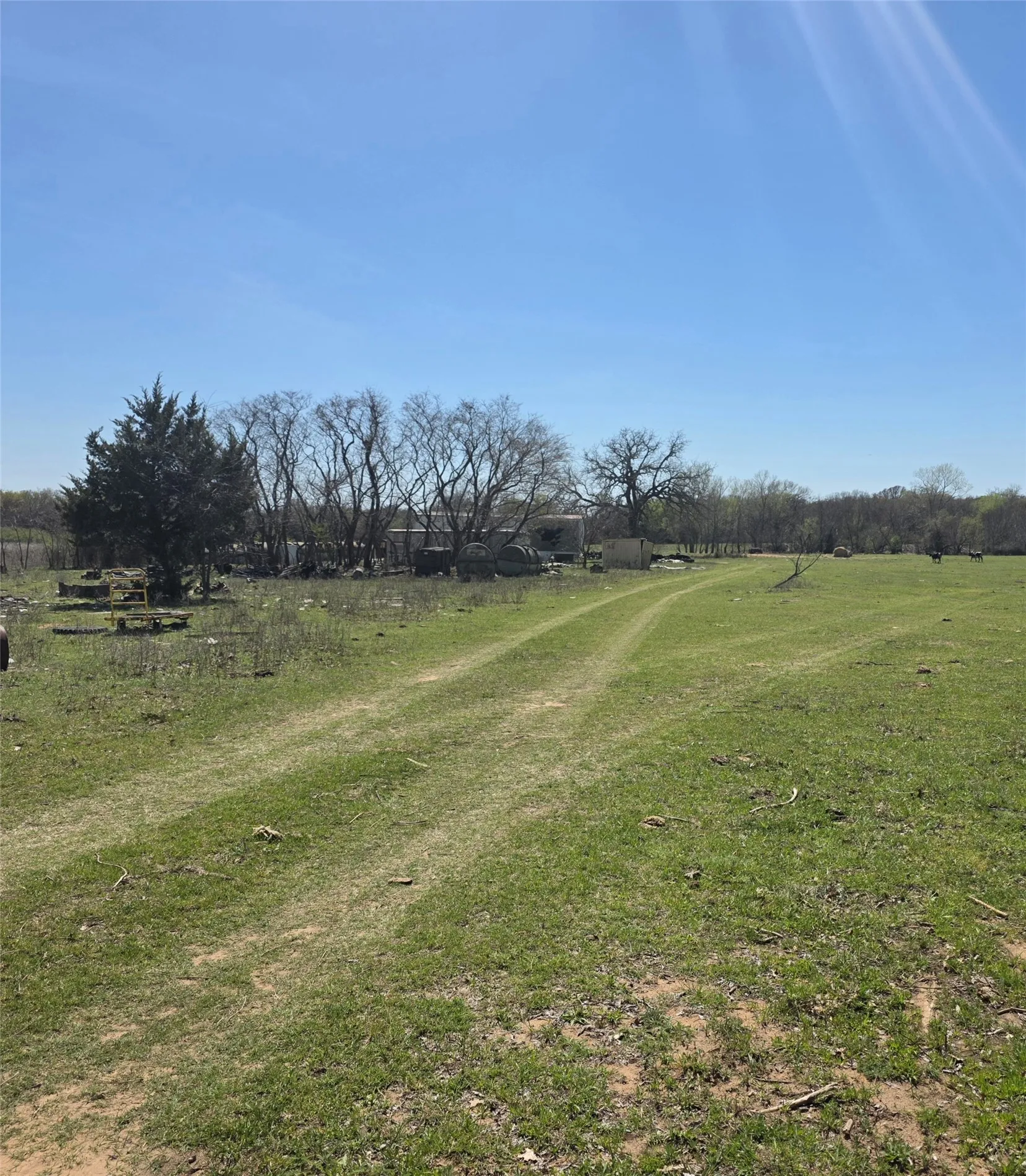 Path to left takes you to back gate to remainder of property