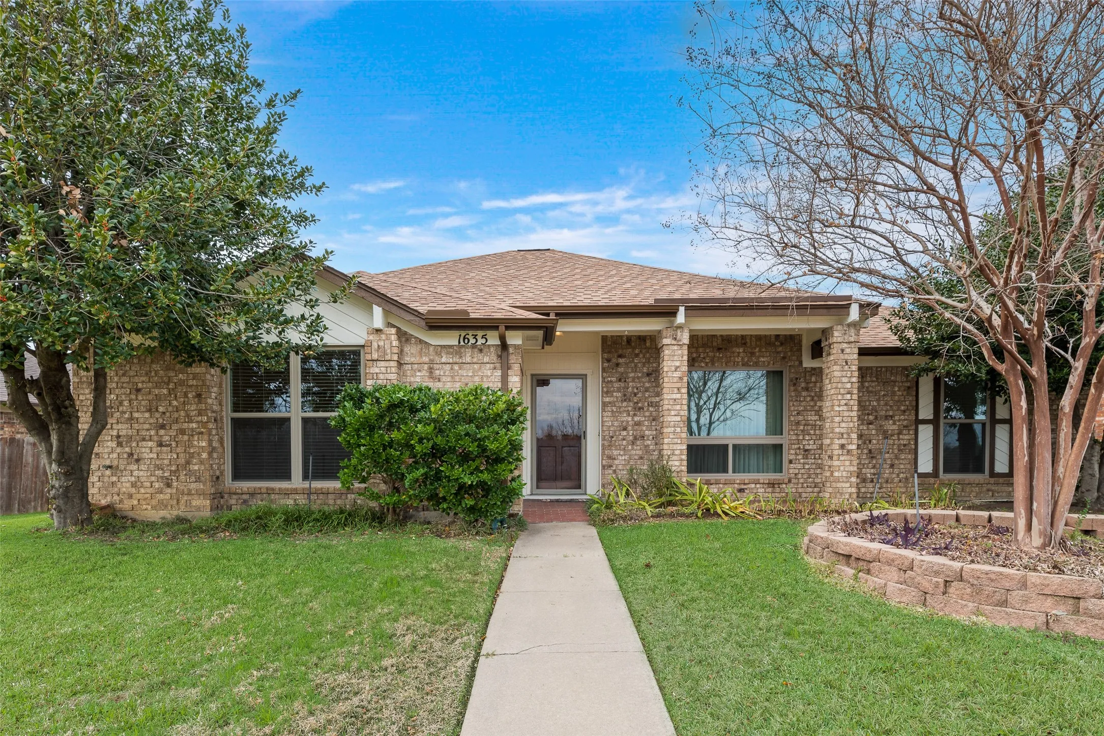 Single Family Residence For Sale in Denton County , 1635 Cemetery Hill Road, Carrollton, Texas 75007, 3 Bedroom, 2 Bathroom, 2 Garage spaces, 1,623 Sqft, built in 1985, mls#21262500, Real Estate Agent in Carrollton, Homes For Sale in Denton county, Homes For Sale in Carrollton, Realtor in Carrollton Texas, Real Estate Brokerage Independent Realty Texas, Luminita Cordes Realtor