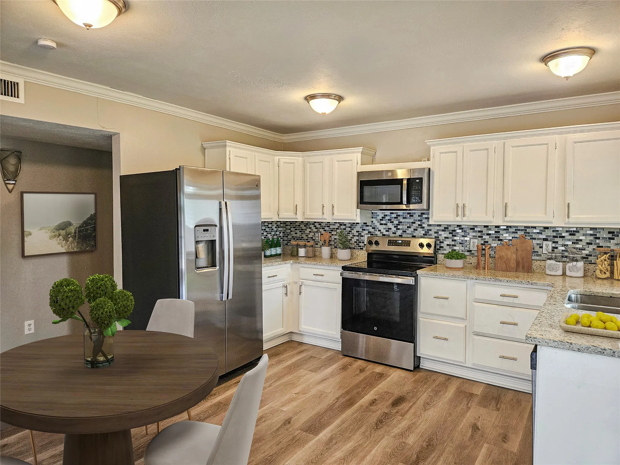 Single Family Residence For Sale in Dallas County , 3717 Red Oak Drive, Garland, Texas 75043, 3 Bedroom, 2 Bathroom, 2 Garage spaces, 1,510 Sqft, built in 1977, mls#21265957, Real Estate Agent in Garland, Homes For Sale in Dallas county, Homes For Sale in Garland, Realtor in Garland Texas, Real Estate Brokerage Independent Realty Texas, Luminita Cordes Realtor