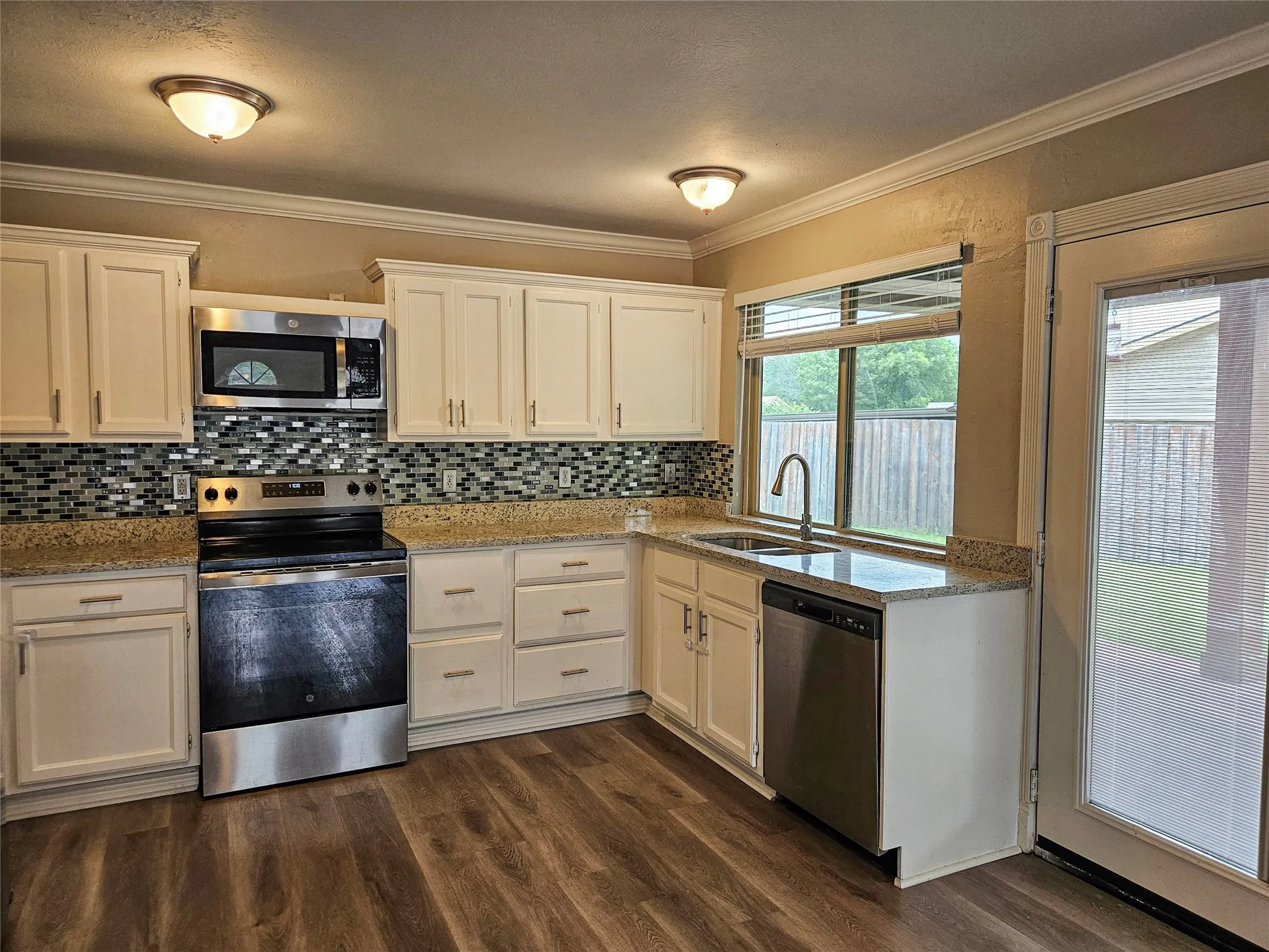 Single Family Residence For Sale in Dallas County , 3717 Red Oak Drive, Garland, Texas 75043, 3 Bedroom, 2 Bathroom, 2 Garage spaces, 1,510 Sqft, built in 1977, mls#21265957, Real Estate Agent in Garland, Homes For Sale in Dallas county, Homes For Sale in Garland, Realtor in Garland Texas, Real Estate Brokerage Independent Realty Texas, Luminita Cordes Realtor