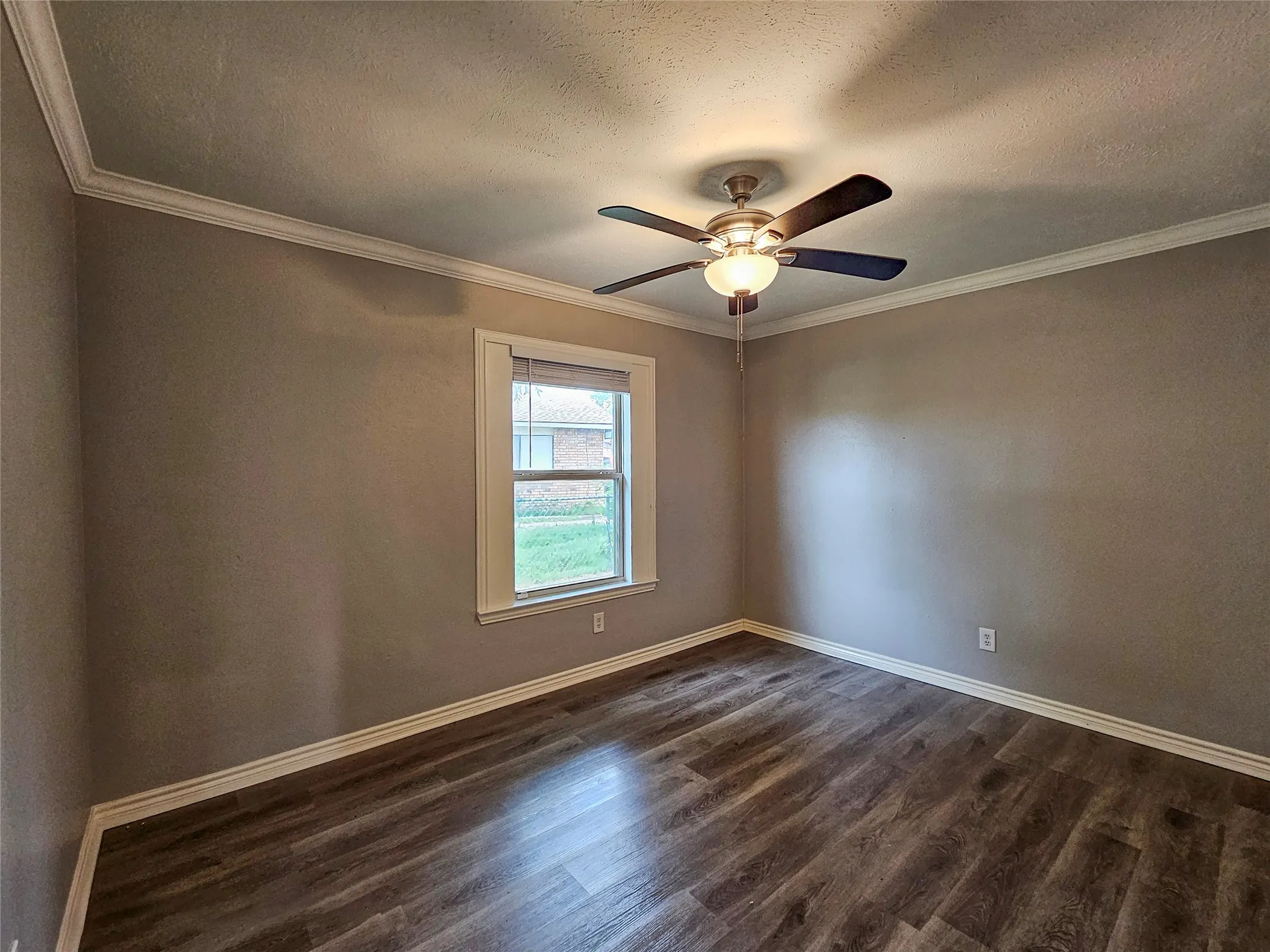 Single Family Residence For Sale in Dallas County , 3717 Red Oak Drive, Garland, Texas 75043, 3 Bedroom, 2 Bathroom, 2 Garage spaces, 1,510 Sqft, built in 1977, mls#21265957, Real Estate Agent in Garland, Homes For Sale in Dallas county, Homes For Sale in Garland, Realtor in Garland Texas, Real Estate Brokerage Independent Realty Texas, Luminita Cordes Realtor