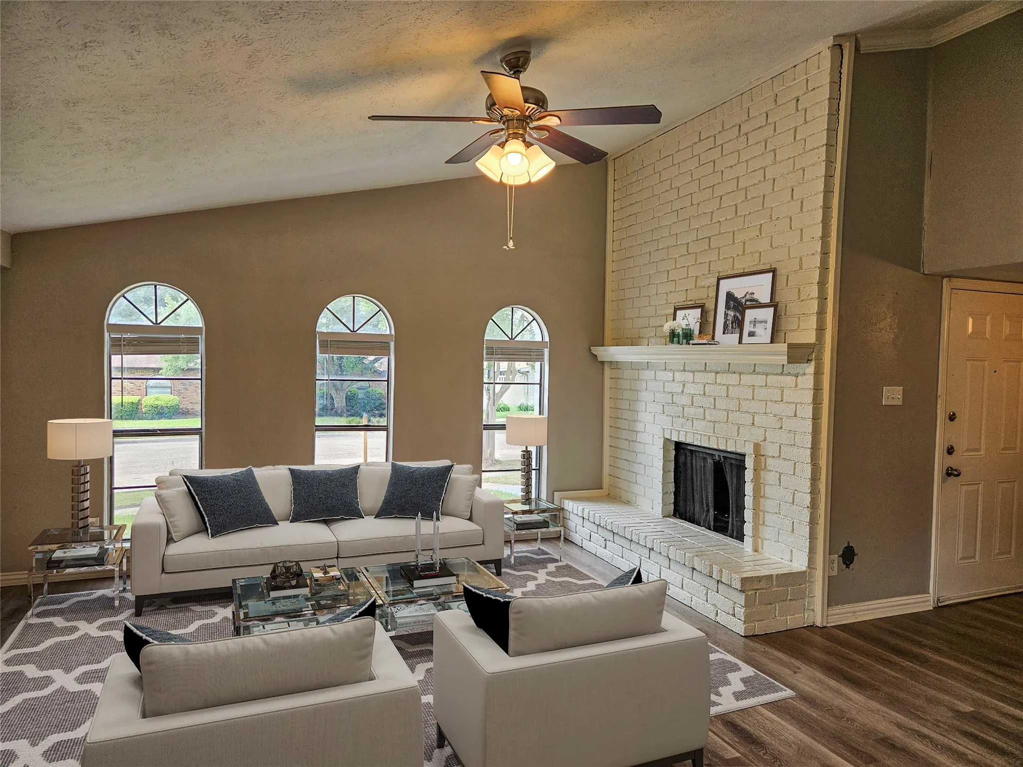 Single Family Residence For Sale in Dallas County , 3717 Red Oak Drive, Garland, Texas 75043, 3 Bedroom, 2 Bathroom, 2 Garage spaces, 1,510 Sqft, built in 1977, mls#21265957, Real Estate Agent in Garland, Homes For Sale in Dallas county, Homes For Sale in Garland, Realtor in Garland Texas, Real Estate Brokerage Independent Realty Texas, Luminita Cordes Realtor