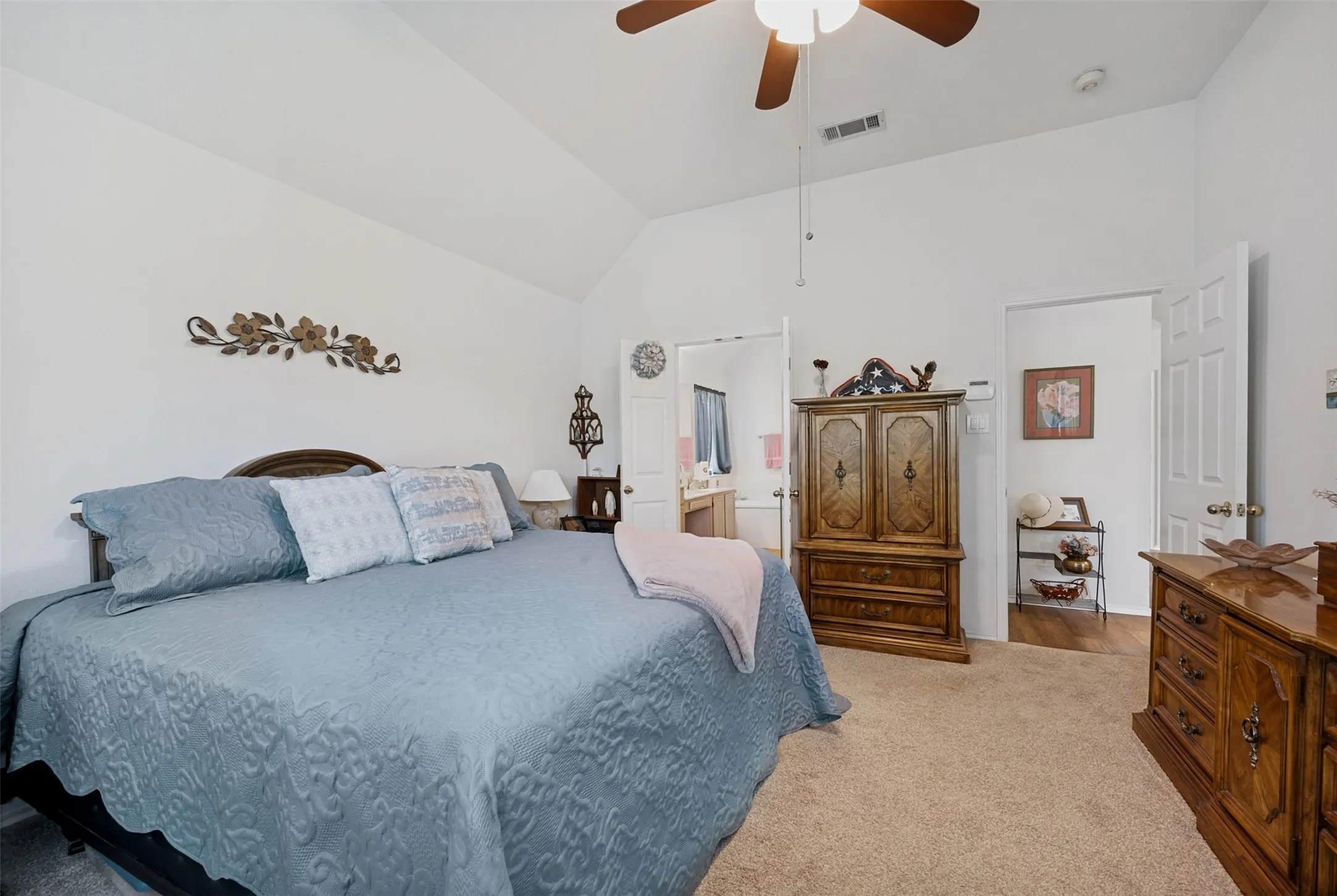 Single Family Residence For Sale in Dallas County , 10009 White Lane, Irving, Texas 75063, 4 Bedroom, 2 Bathroom, 2 Garage spaces, 2,154 Sqft, built in 1993, mls#21249294, Real Estate Agent in Irving, Homes For Sale in Dallas county, Homes For Sale in Irving, Realtor in Irving Texas, Real Estate Brokerage Independent Realty Texas, Luminita Cordes Realtor