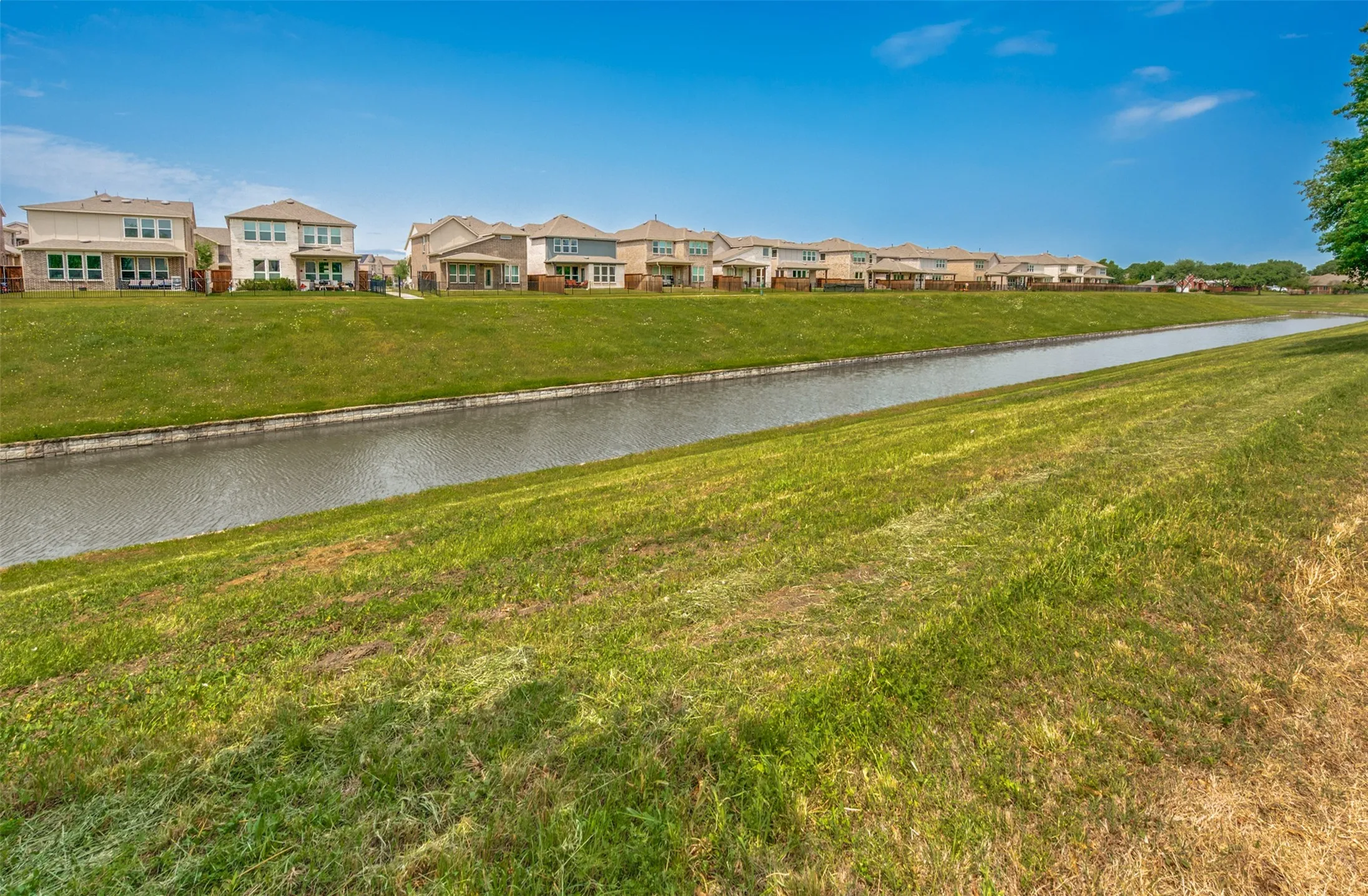 Single Family Residence For Sale in Dallas County , 10009 White Lane, Irving, Texas 75063, 4 Bedroom, 2 Bathroom, 2 Garage spaces, 2,154 Sqft, built in 1993, mls#21249294, Real Estate Agent in Irving, Homes For Sale in Dallas county, Homes For Sale in Irving, Realtor in Irving Texas, Real Estate Brokerage Independent Realty Texas, Luminita Cordes Realtor