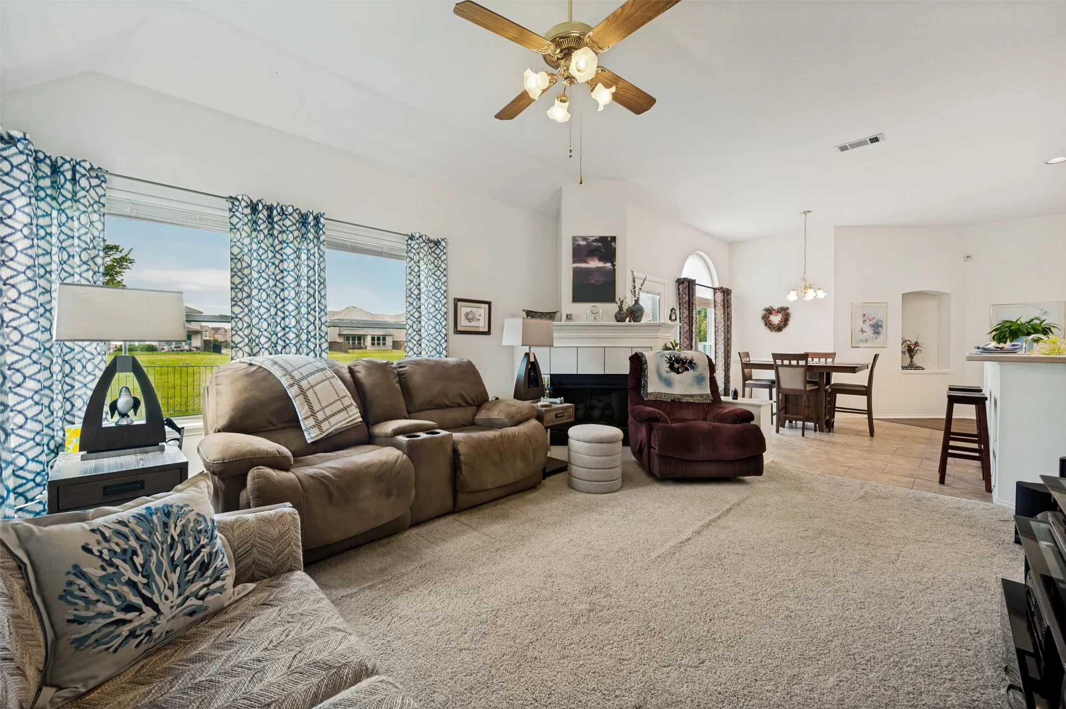 Single Family Residence For Sale in Dallas County , 10009 White Lane, Irving, Texas 75063, 4 Bedroom, 2 Bathroom, 2 Garage spaces, 2,154 Sqft, built in 1993, mls#21249294, Real Estate Agent in Irving, Homes For Sale in Dallas county, Homes For Sale in Irving, Realtor in Irving Texas, Real Estate Brokerage Independent Realty Texas, Luminita Cordes Realtor