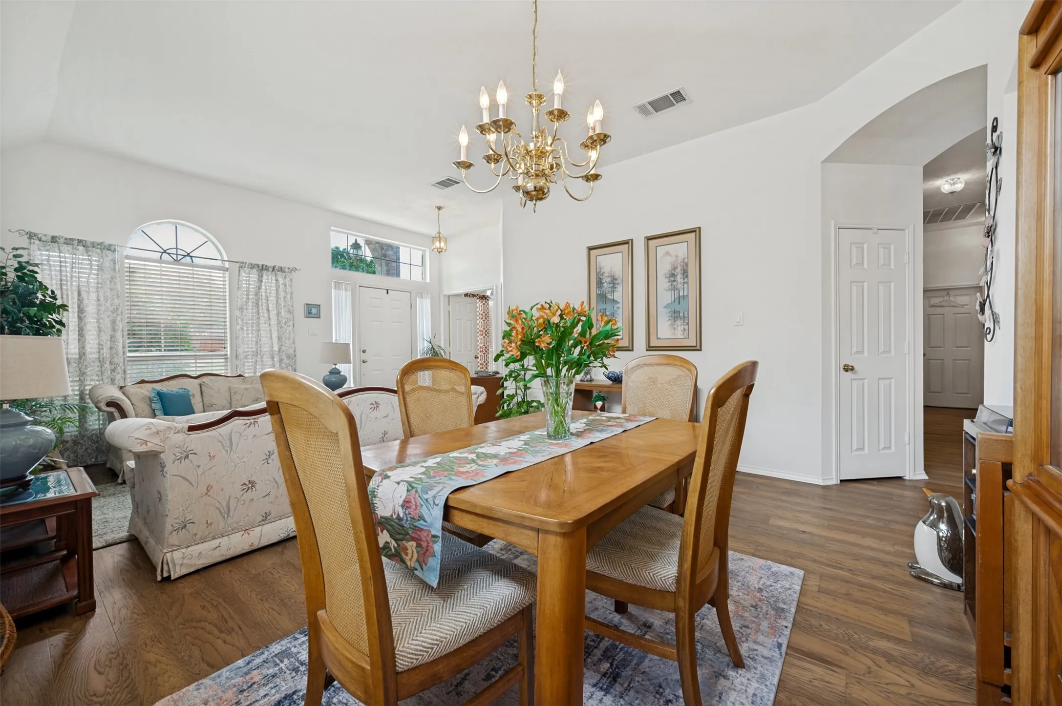 Single Family Residence For Sale in Dallas County , 10009 White Lane, Irving, Texas 75063, 4 Bedroom, 2 Bathroom, 2 Garage spaces, 2,154 Sqft, built in 1993, mls#21249294, Real Estate Agent in Irving, Homes For Sale in Dallas county, Homes For Sale in Irving, Realtor in Irving Texas, Real Estate Brokerage Independent Realty Texas, Luminita Cordes Realtor