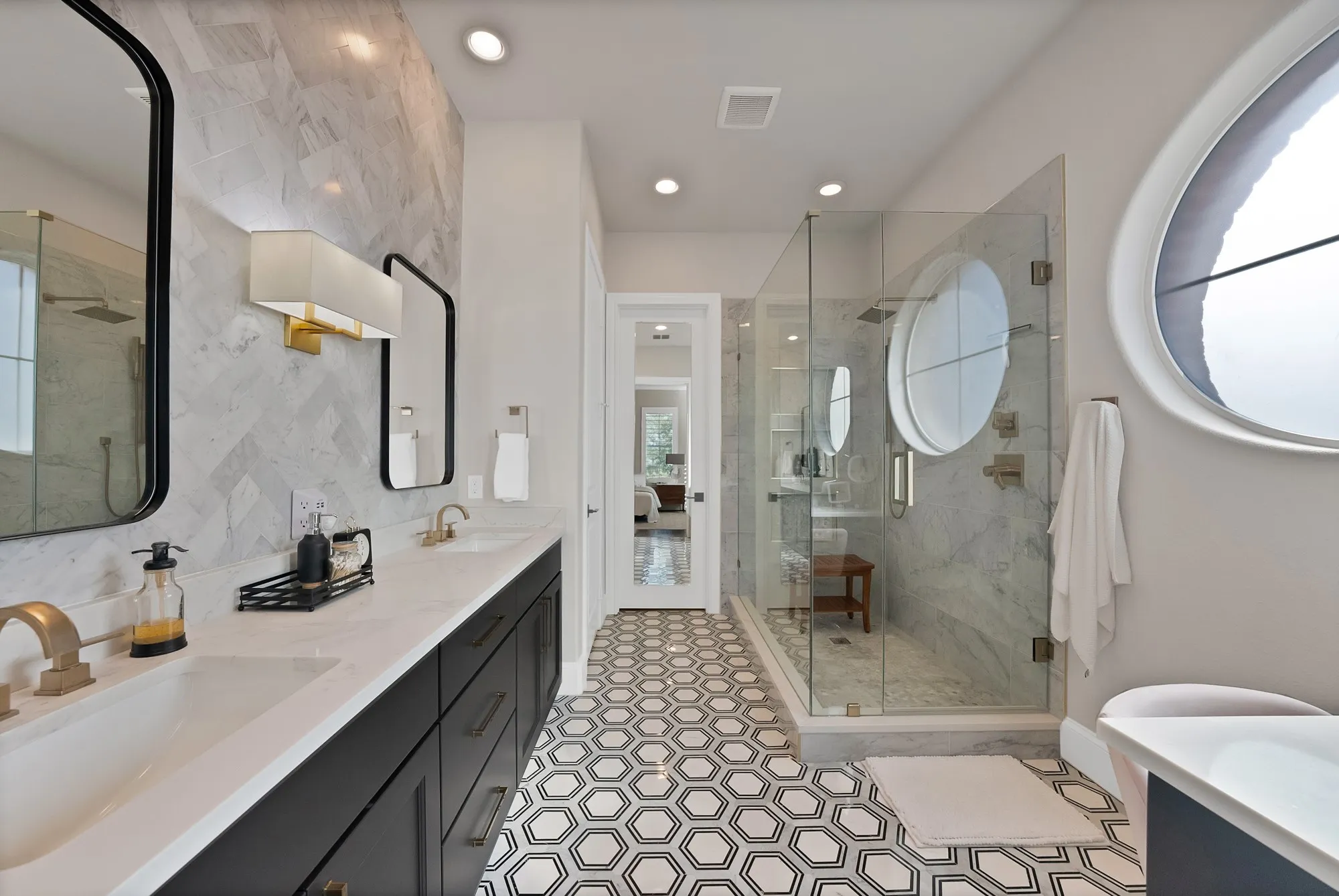 Townhouse For Sale in Tarrant County , 406 Mills Street, Fort Worth, Texas 76102, 3 Bedrooms, 4 Bathrooms, 2 Garage spaces, 2,308 Sqft, built in 2016, Price $790,000, mls#21265956, Real Estate Agent in Fort Worth, Homes For Sale in Tarrant county, Homes For Sale in Fort Worth, Realtor in Fort Worth Texas, Real Estate Brokerage Independent Realty Texas, Luminita Cordes Realtor