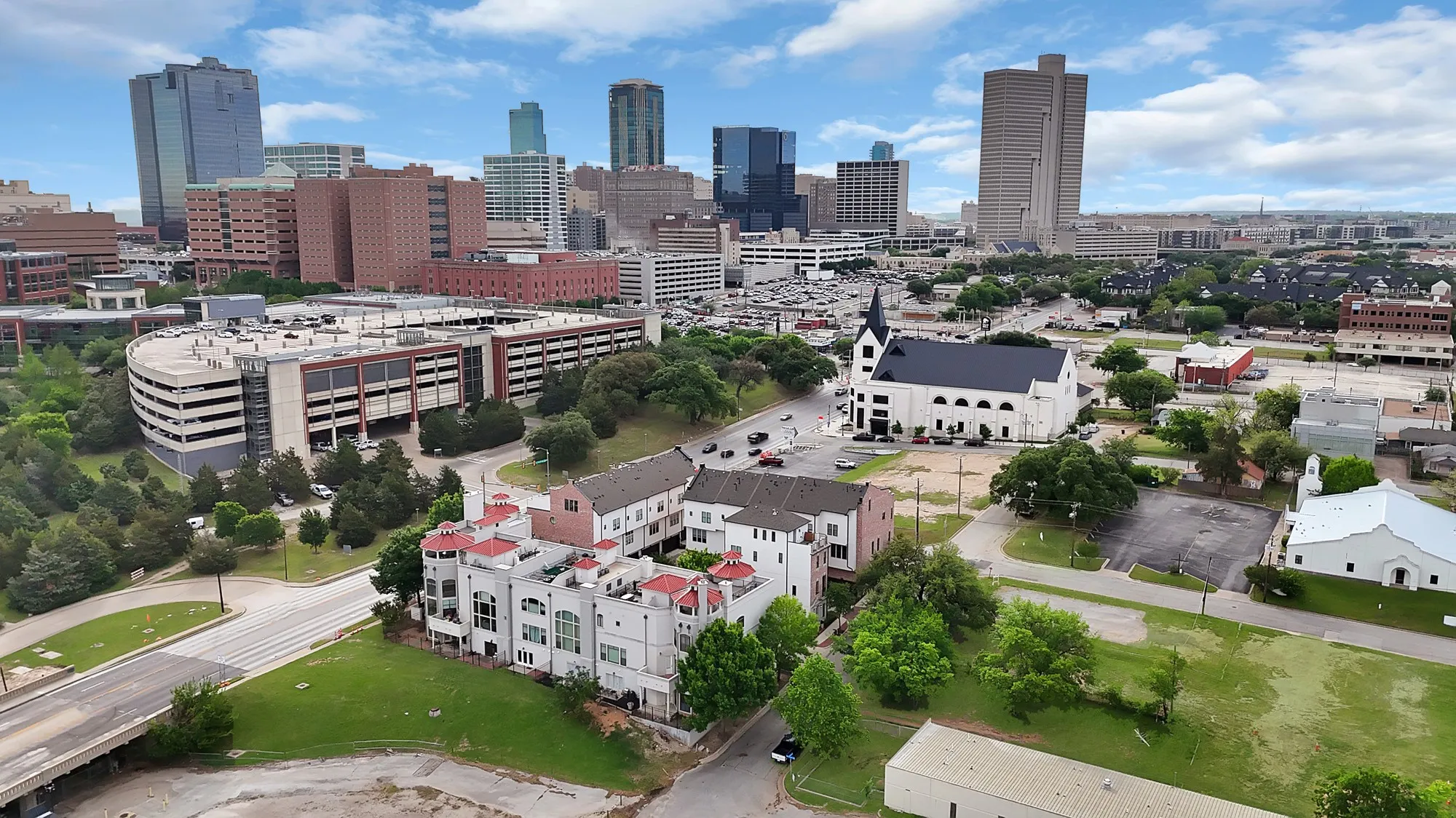 Townhouse For Sale in Tarrant County , 406 Mills Street, Fort Worth, Texas 76102, 3 Bedrooms, 4 Bathrooms, 2 Garage spaces, 2,308 Sqft, built in 2016, Price $790,000, mls#21265956, Real Estate Agent in Fort Worth, Homes For Sale in Tarrant county, Homes For Sale in Fort Worth, Realtor in Fort Worth Texas, Real Estate Brokerage Independent Realty Texas, Luminita Cordes Realtor